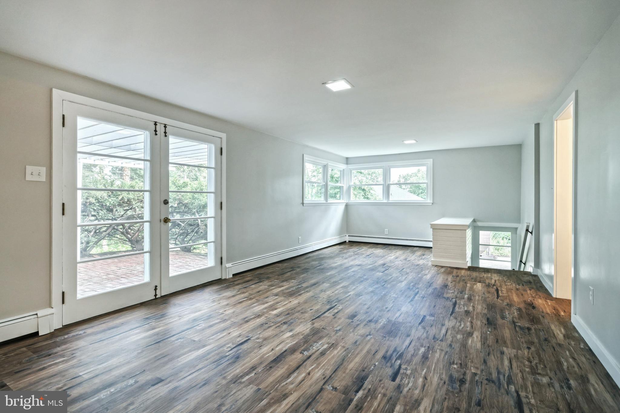 STRATHCONA HILLS - Residential