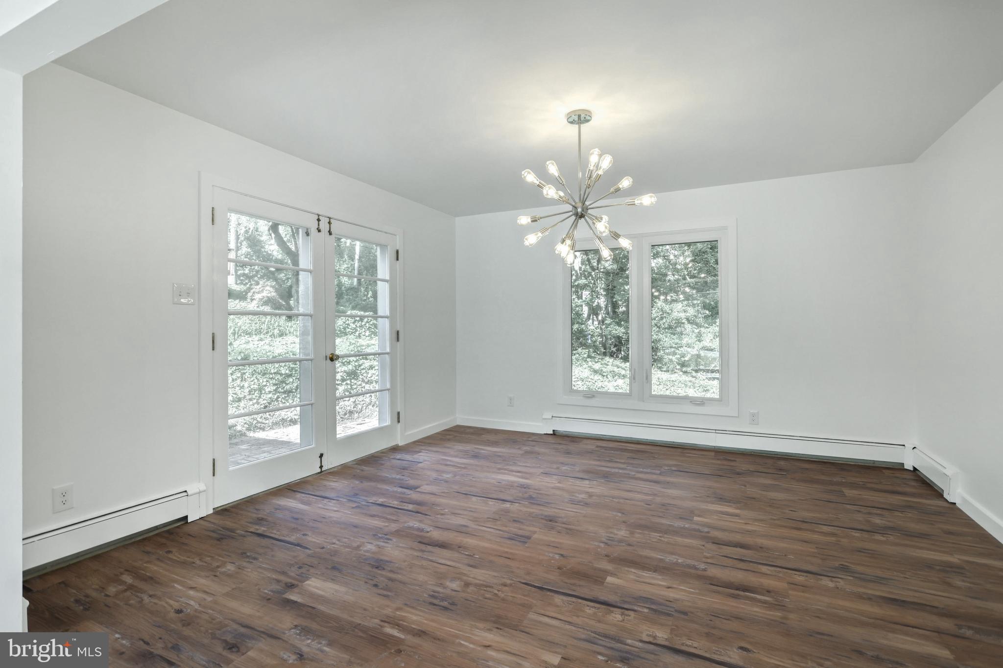 STRATHCONA HILLS - Residential
