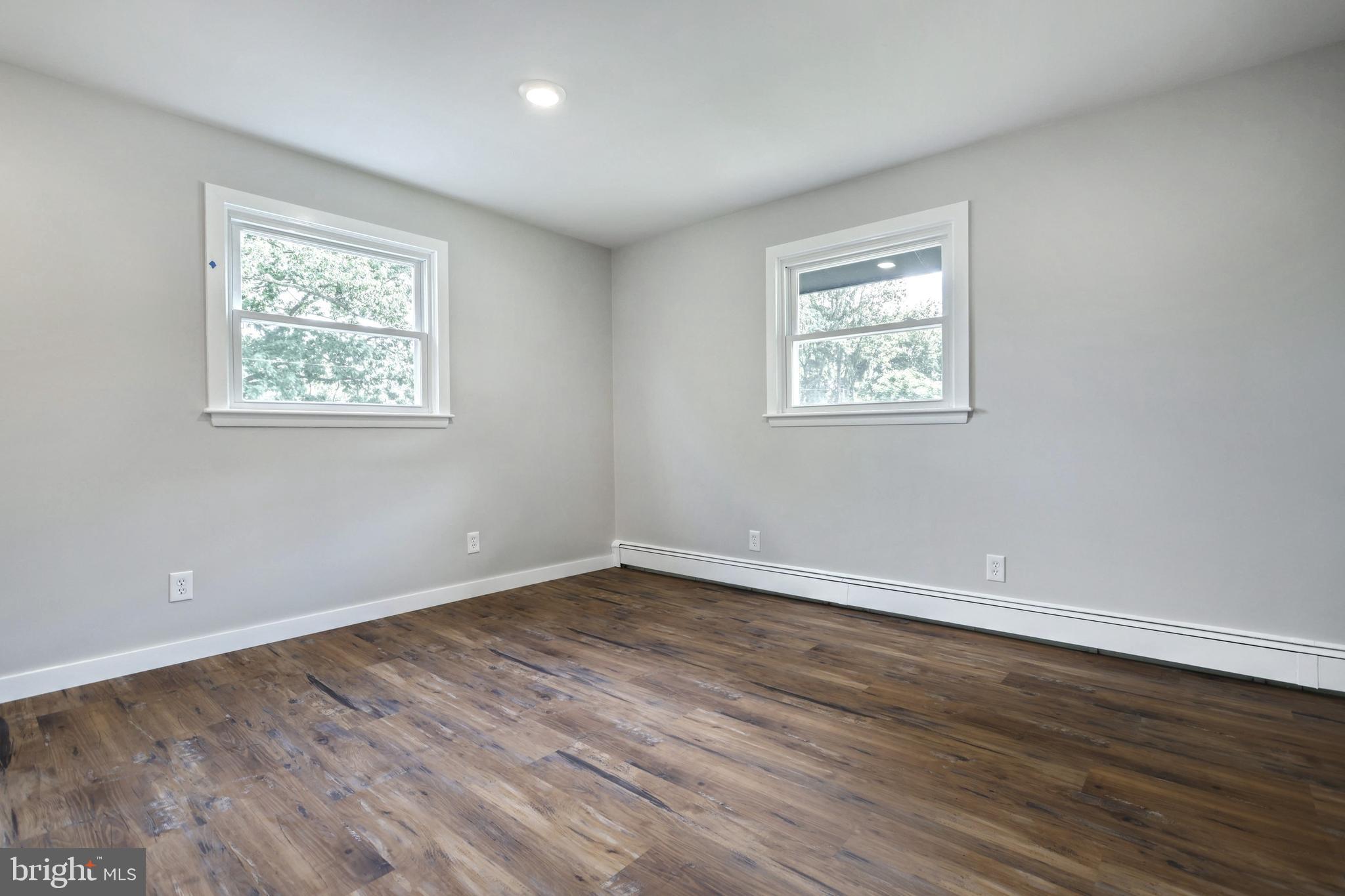 STRATHCONA HILLS - Residential