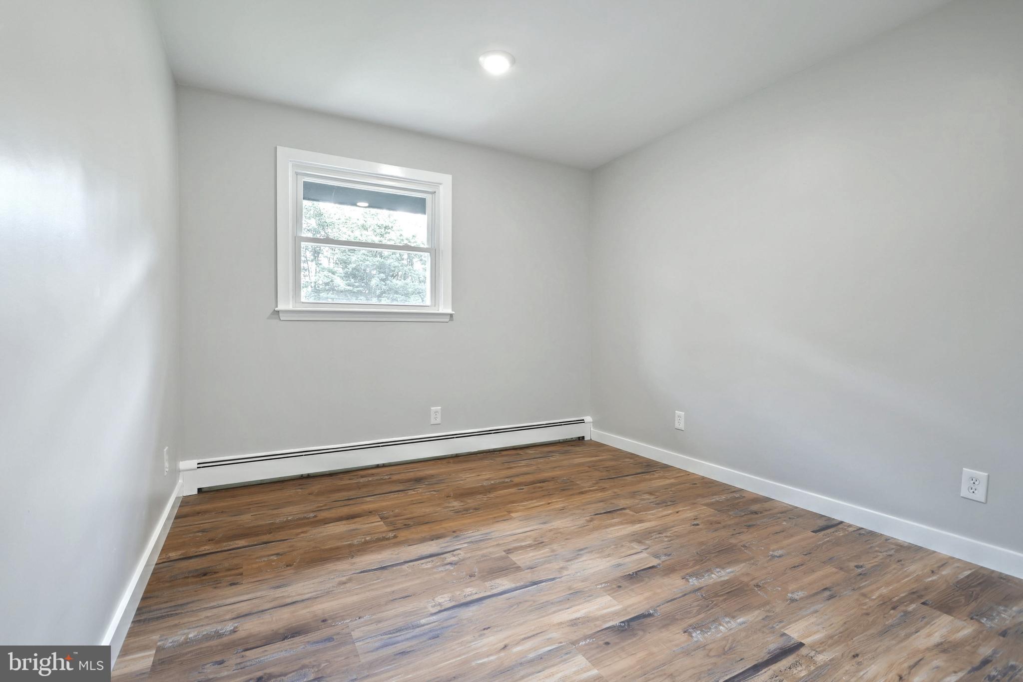 STRATHCONA HILLS - Residential