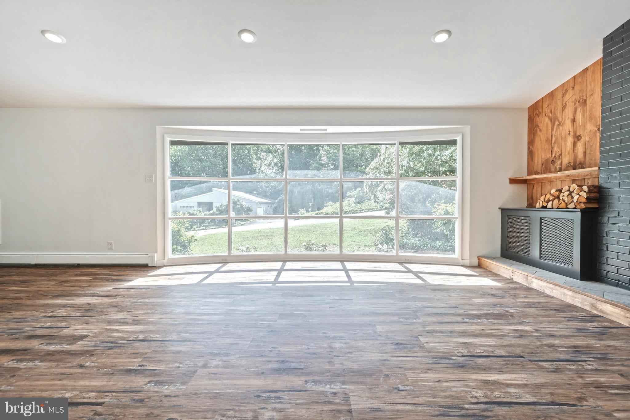 STRATHCONA HILLS - Residential