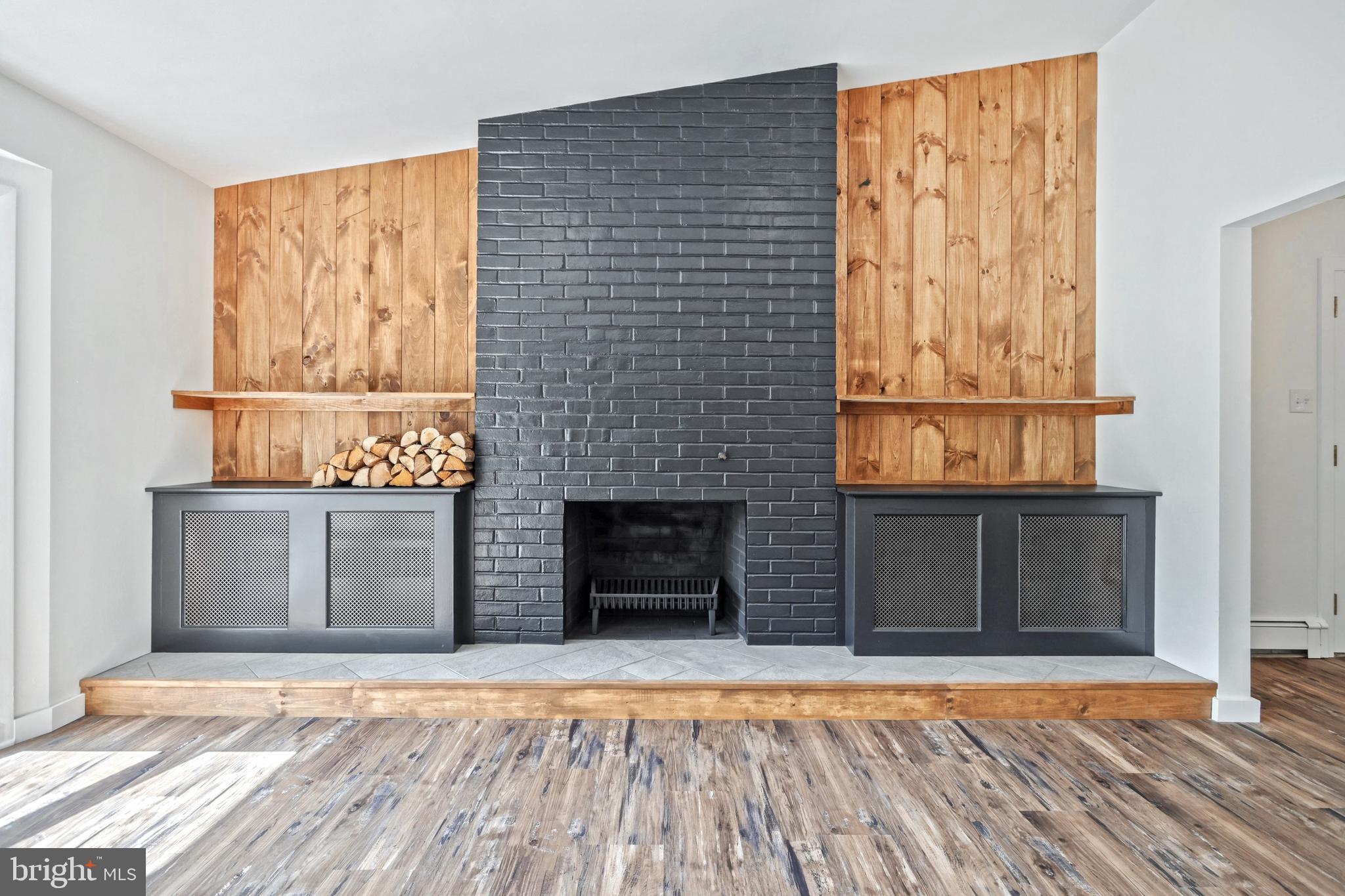 STRATHCONA HILLS - Residential