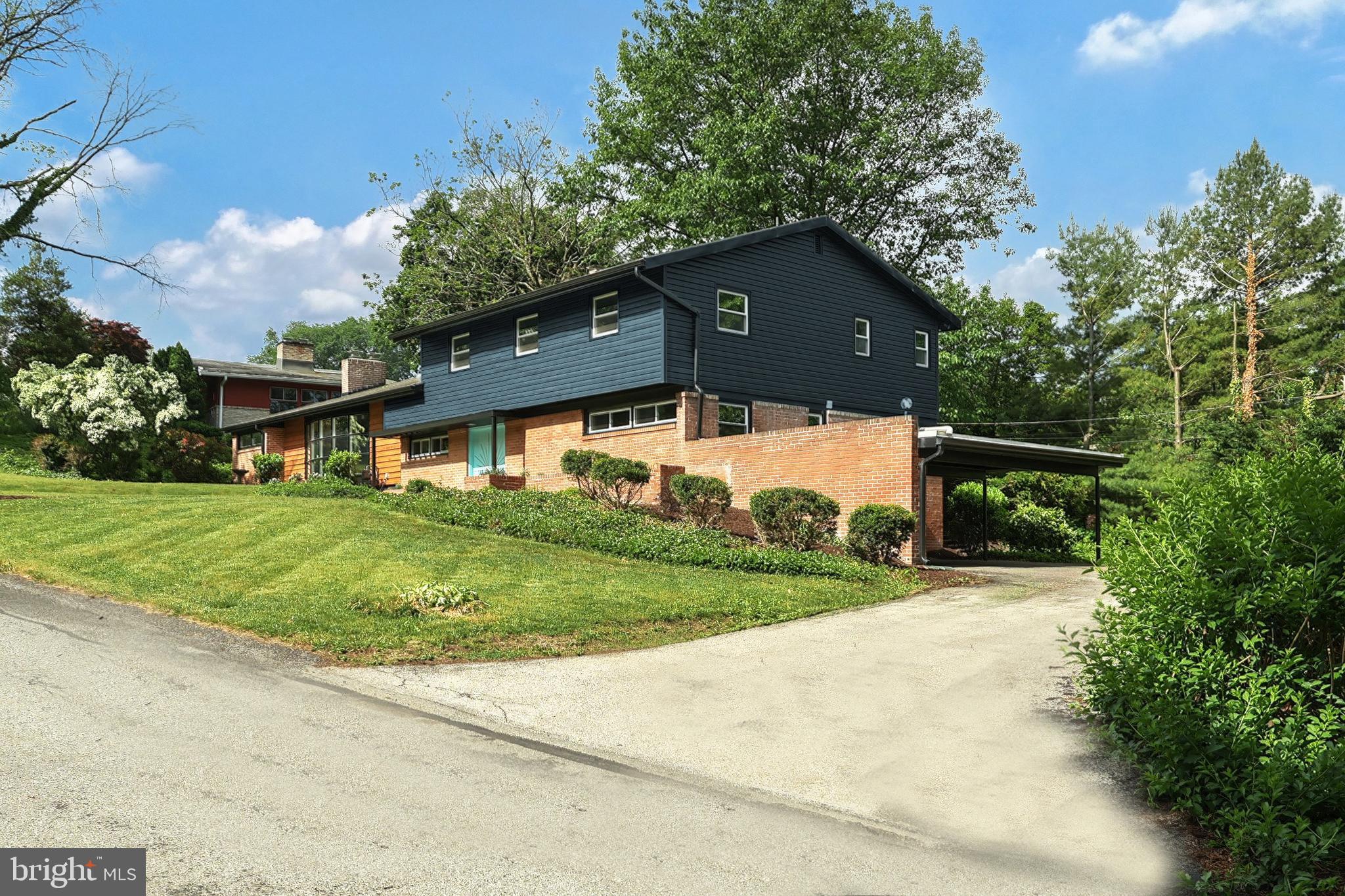 STRATHCONA HILLS - Residential