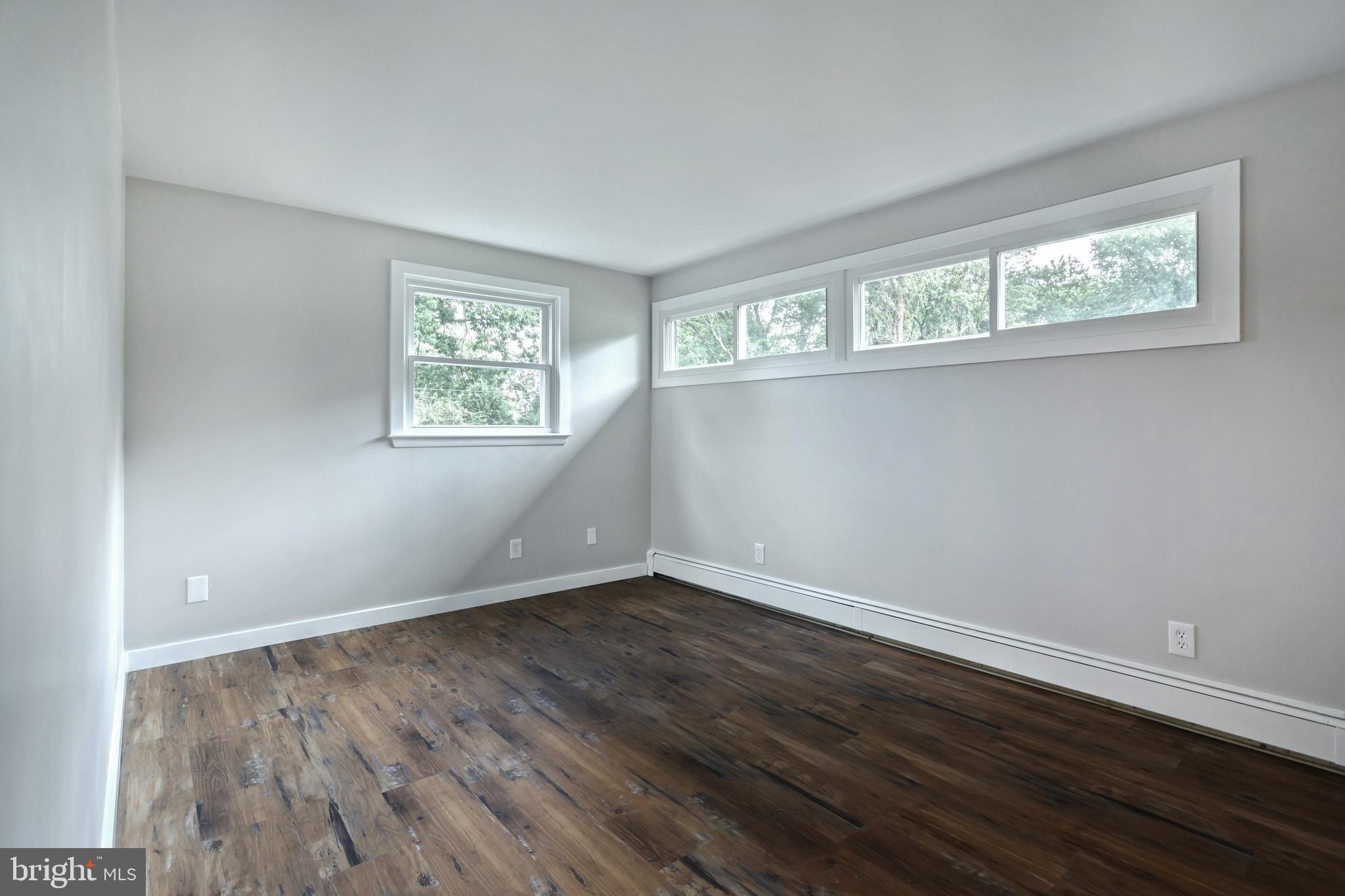 STRATHCONA HILLS - Residential