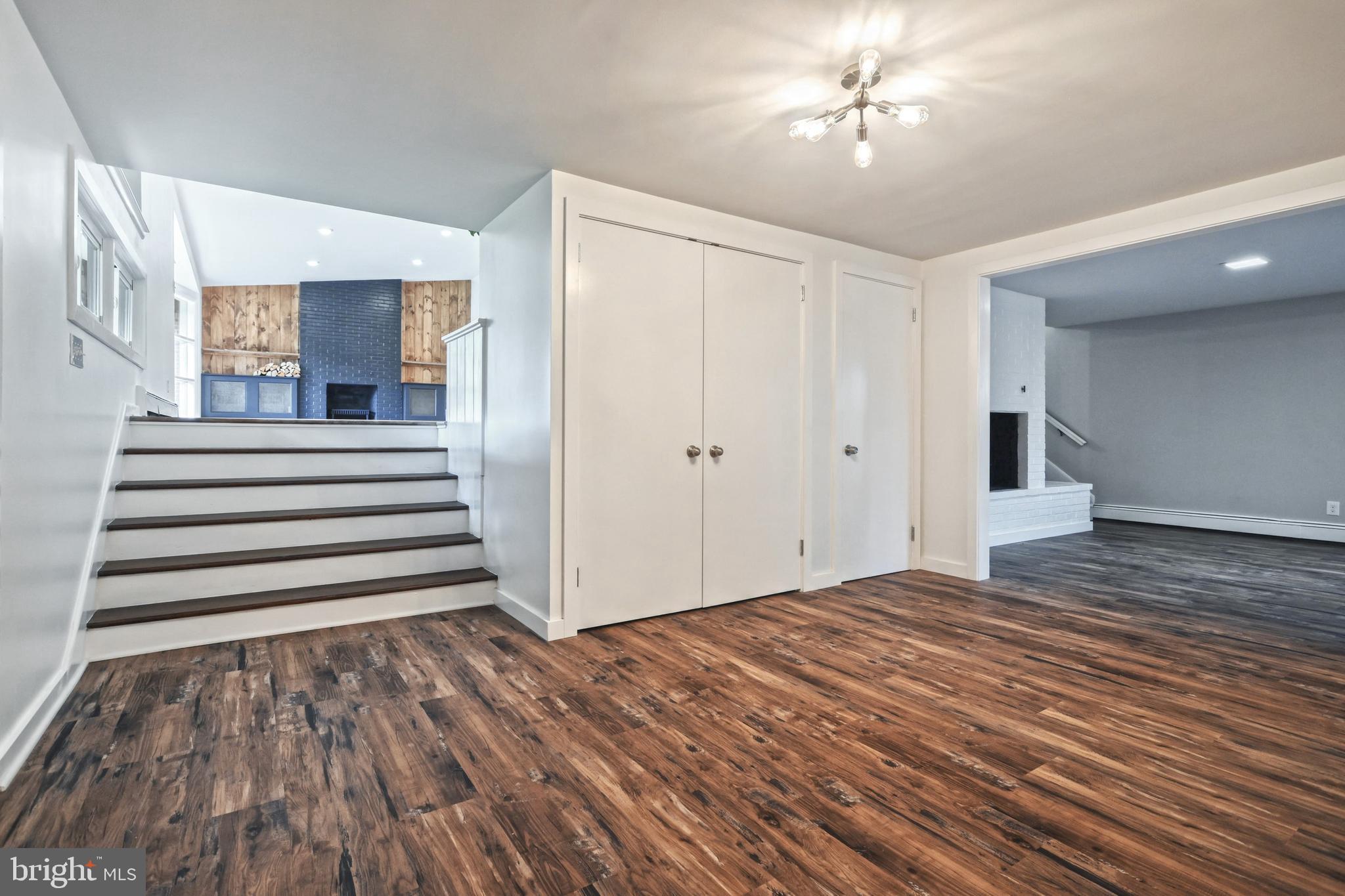 STRATHCONA HILLS - Residential