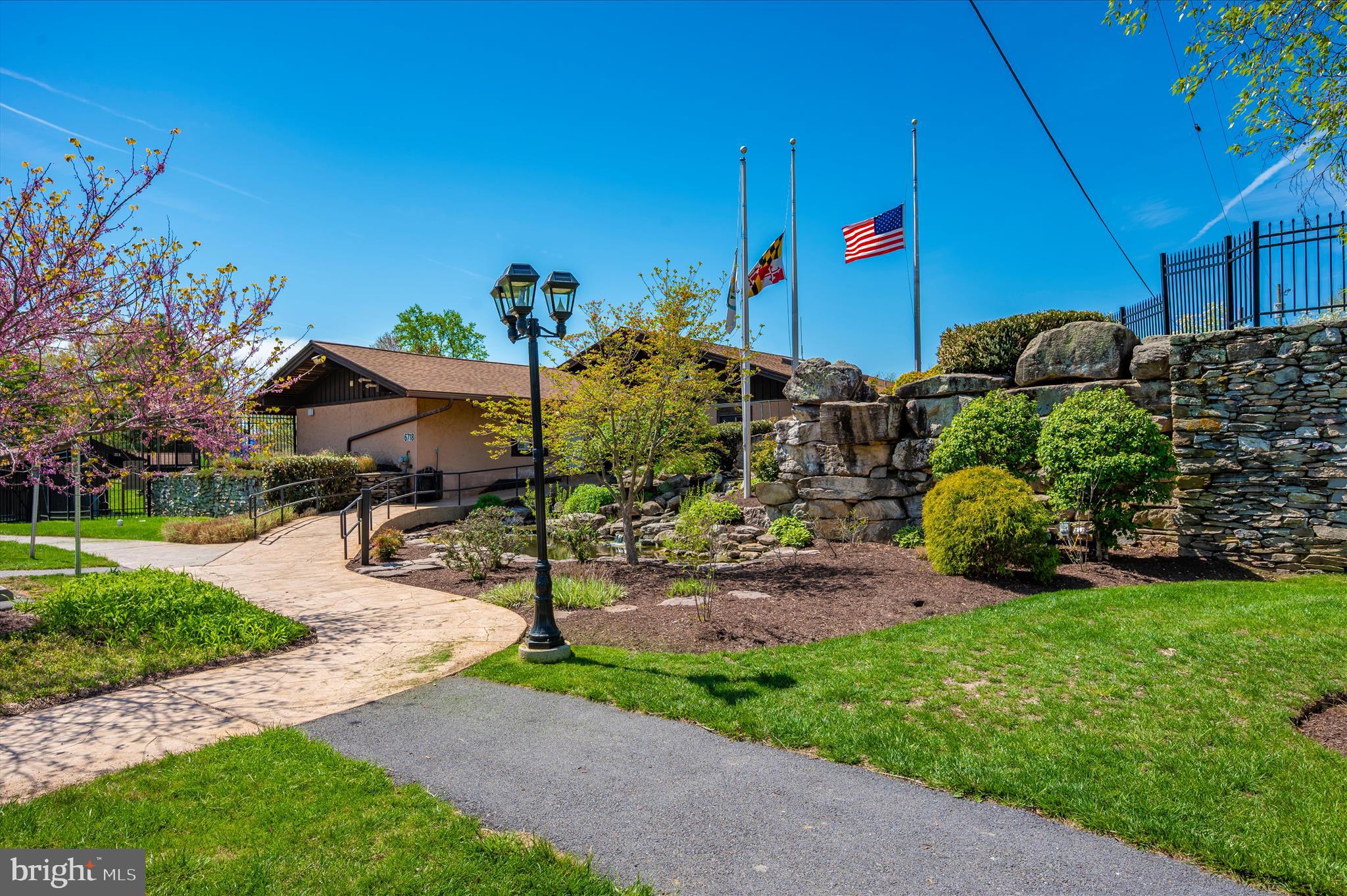 VILLAS LAKE ANITA LOUISE - Residential