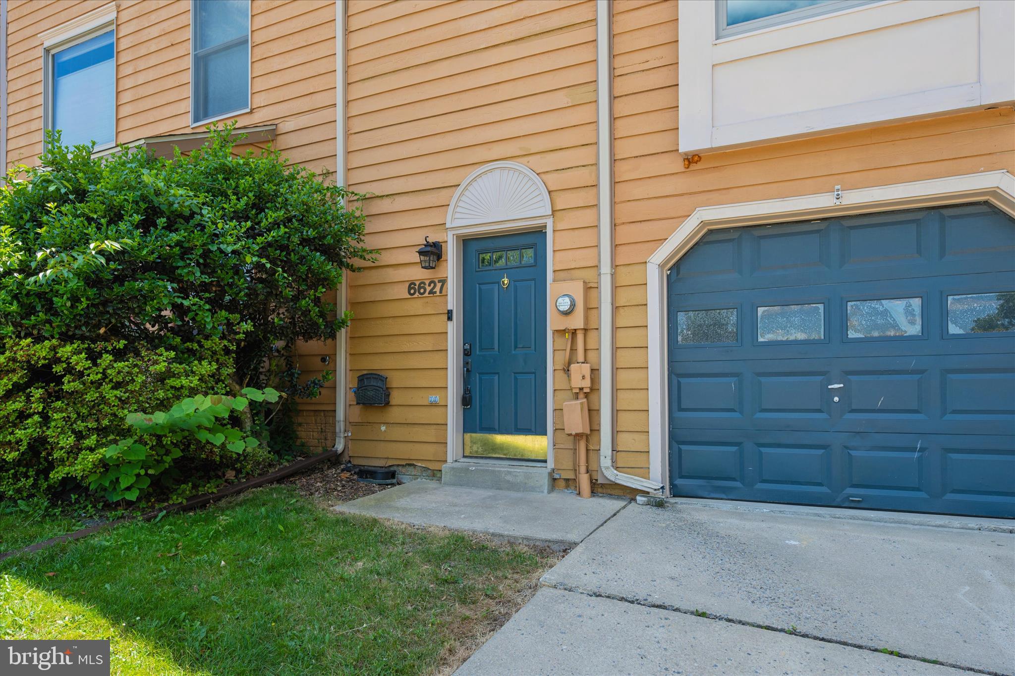 VILLAS LAKE ANITA LOUISE - Residential