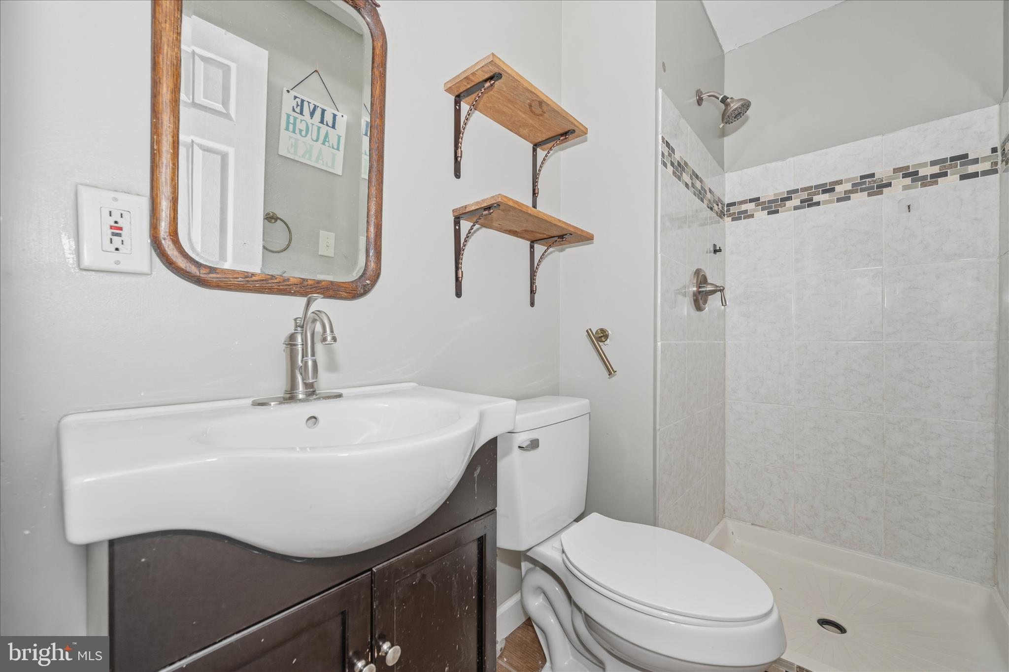 VILLAS LAKE ANITA LOUISE - Residential