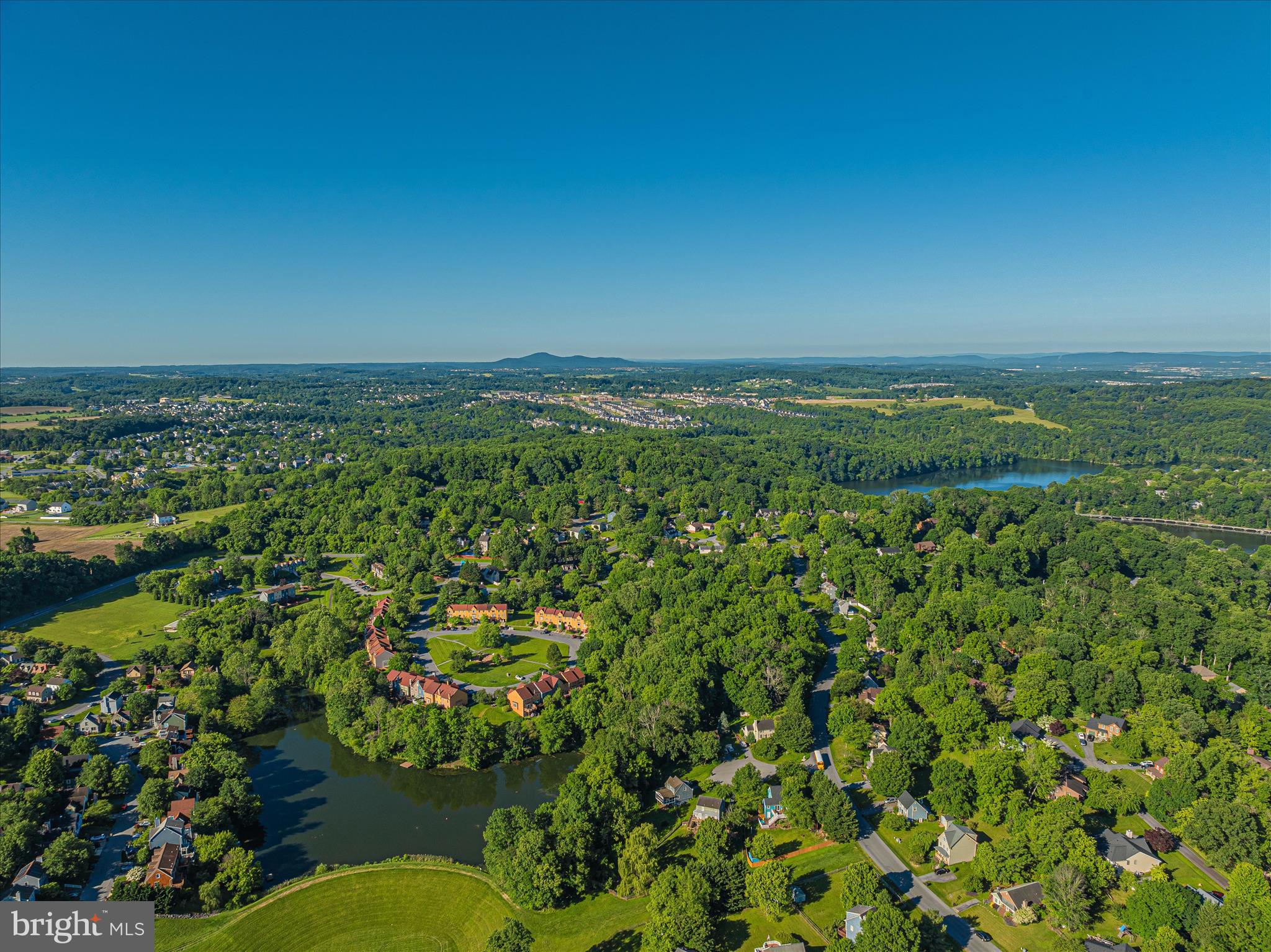 VILLAS LAKE ANITA LOUISE - Residential