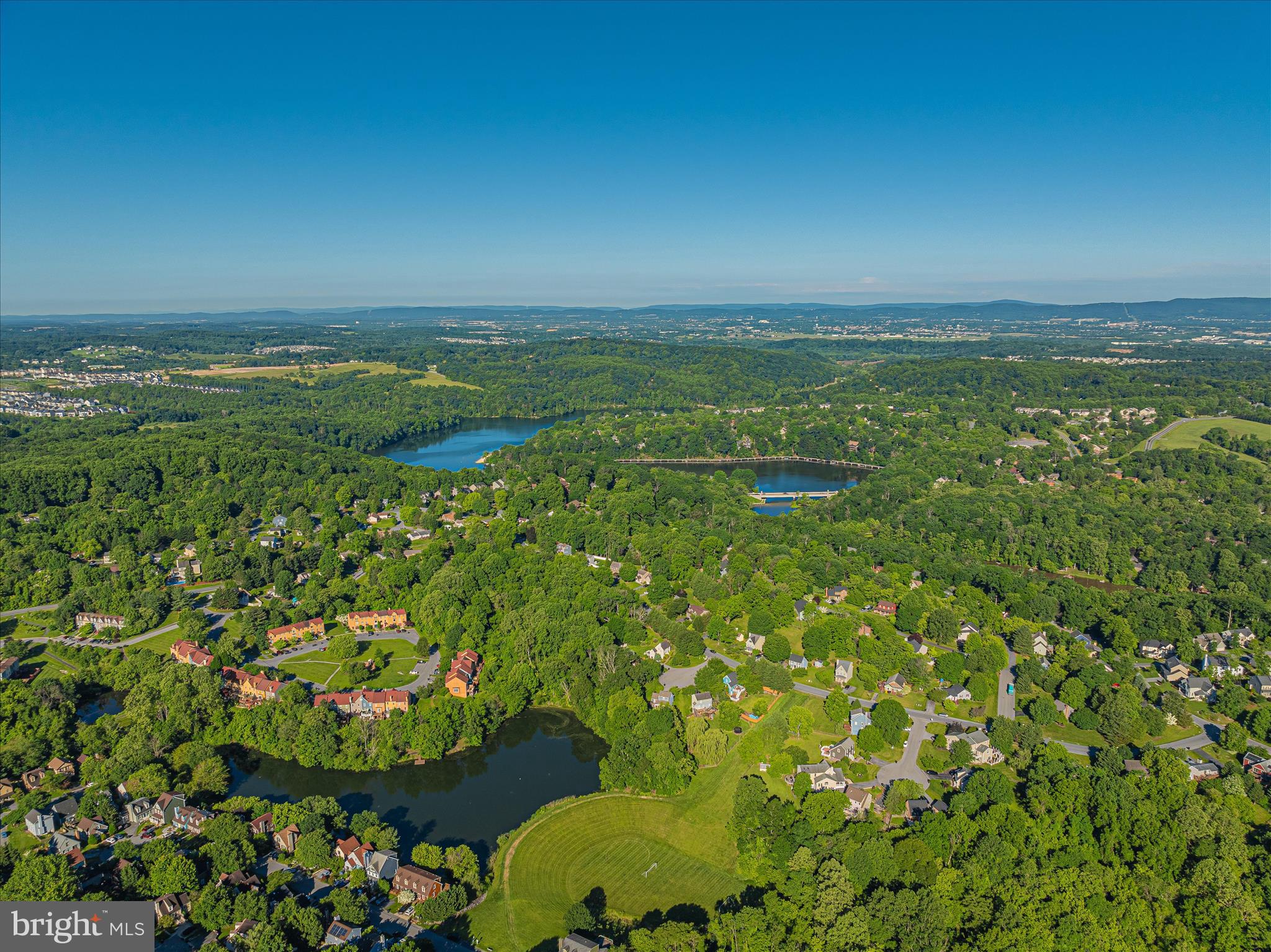 VILLAS LAKE ANITA LOUISE - Residential