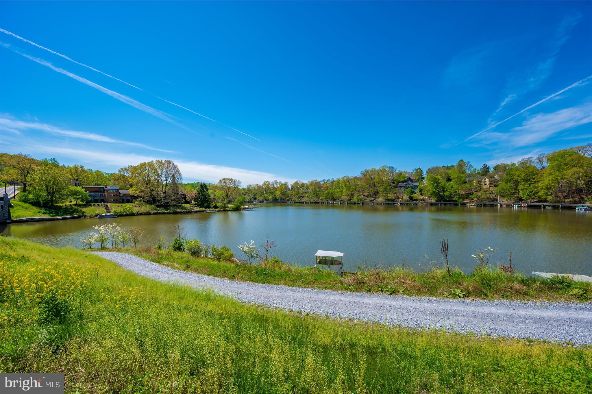 VILLAS LAKE ANITA LOUISE - Residential