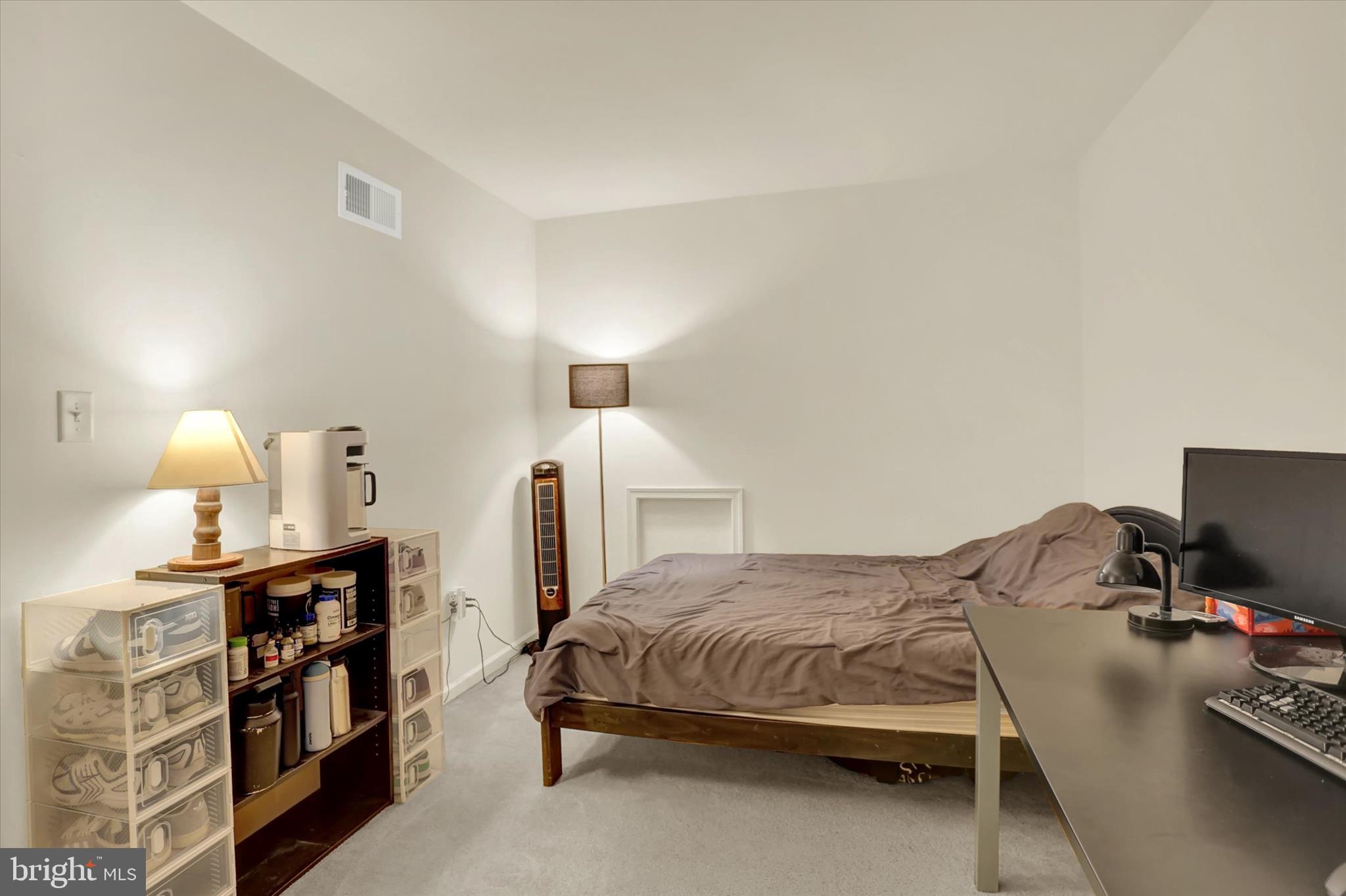 LONDON CROFT - Residential
