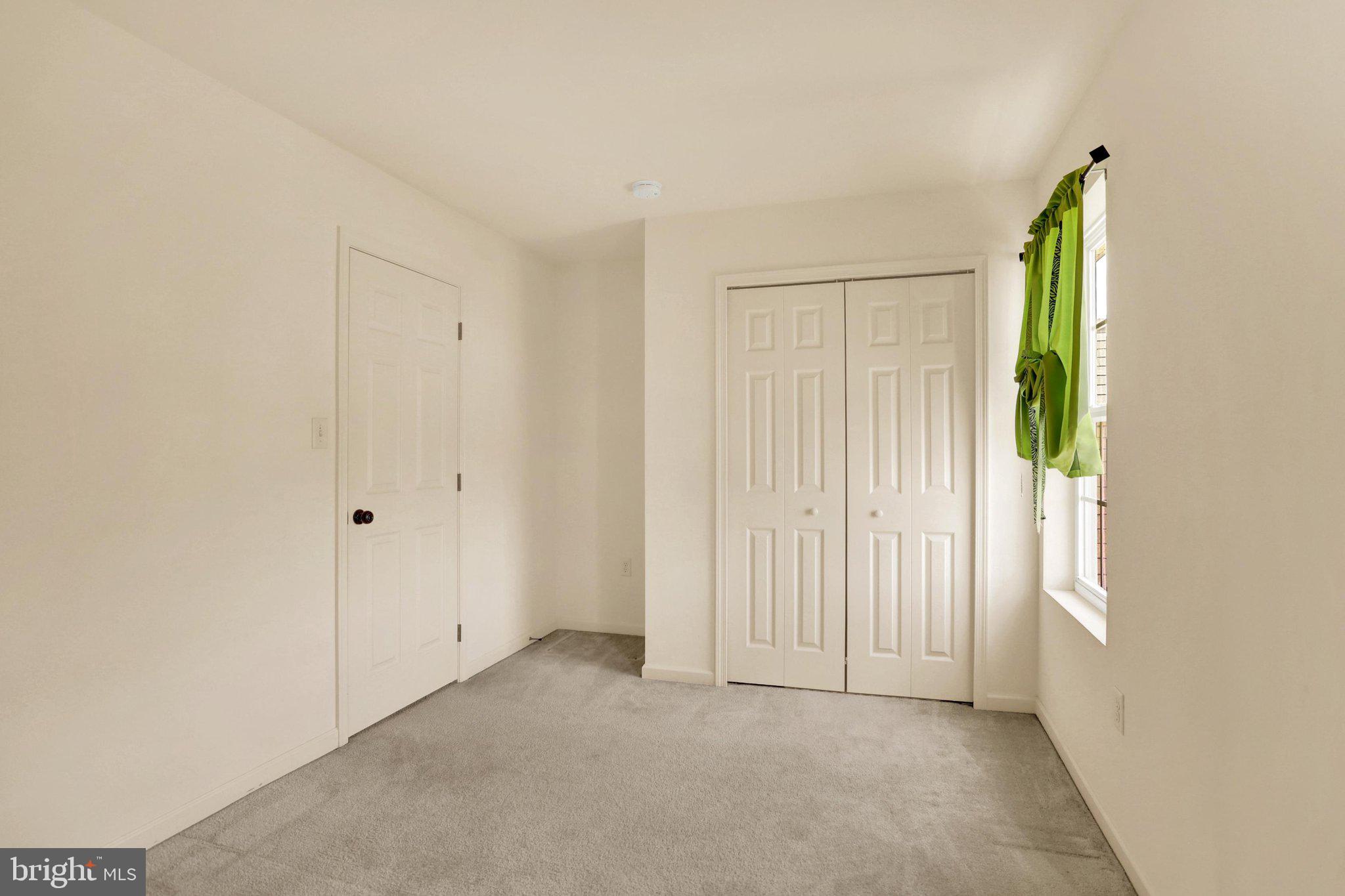 LONDON CROFT - Residential