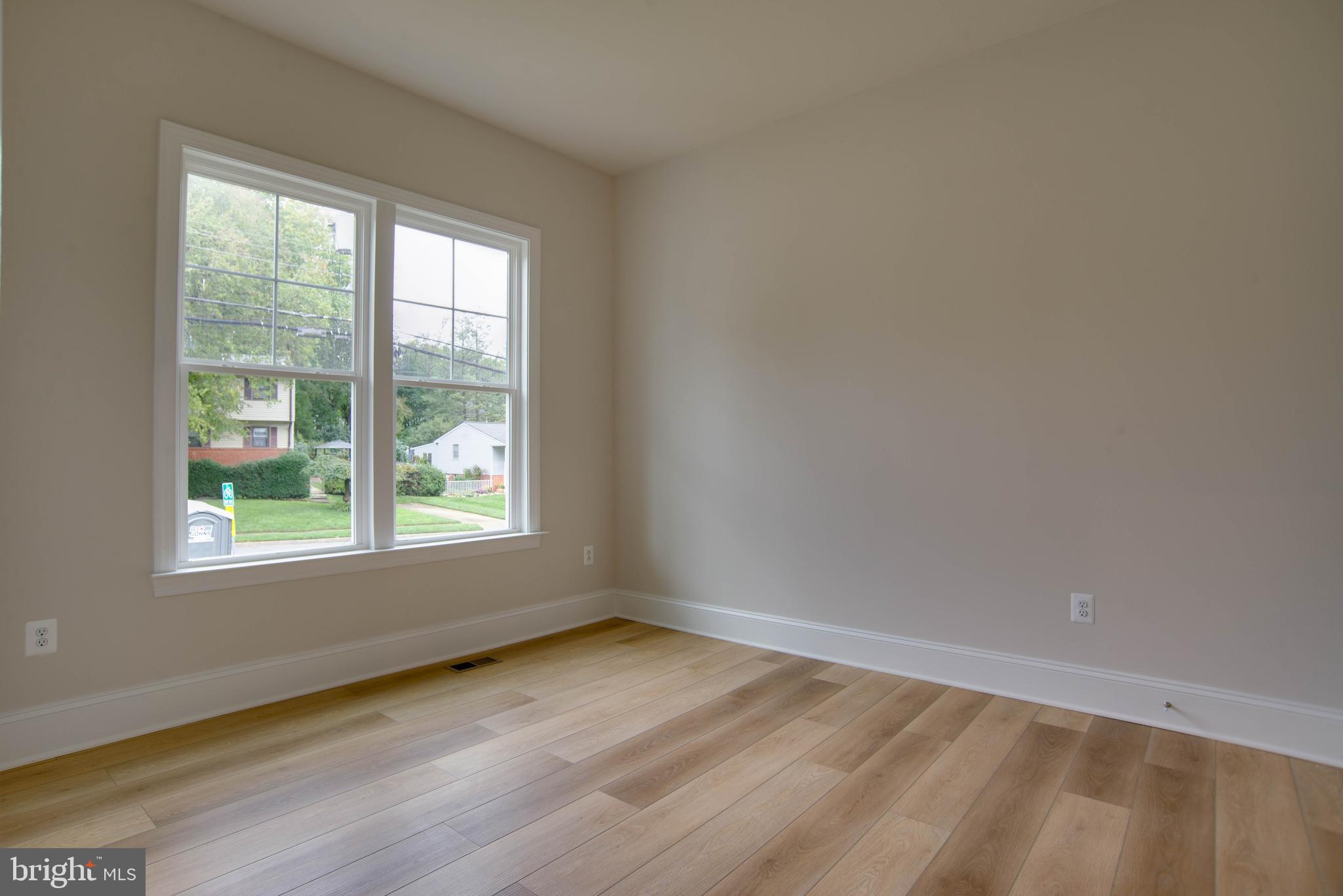 VIENNA WOODS - Residential