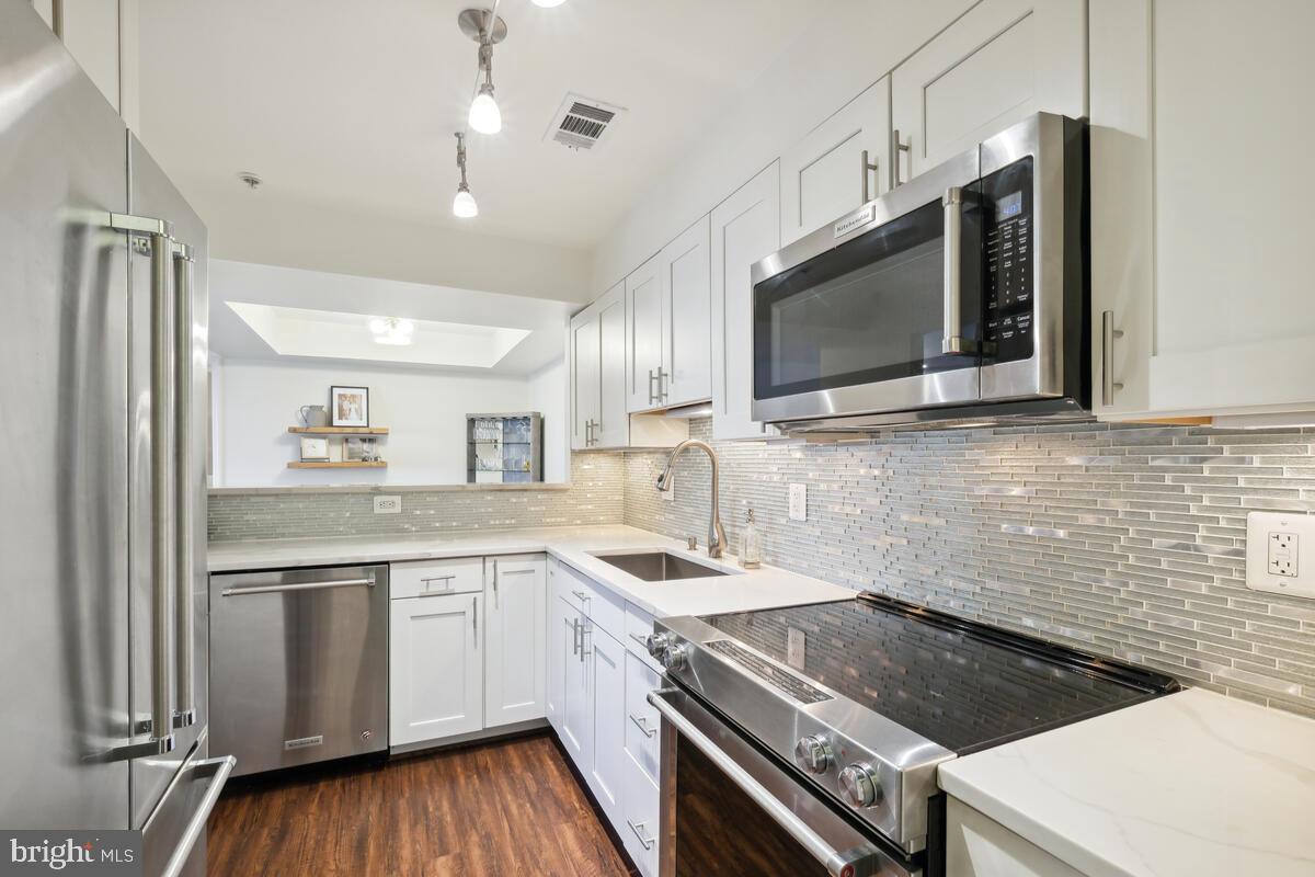 THE GABLES ON TUCKERMAN - Residential