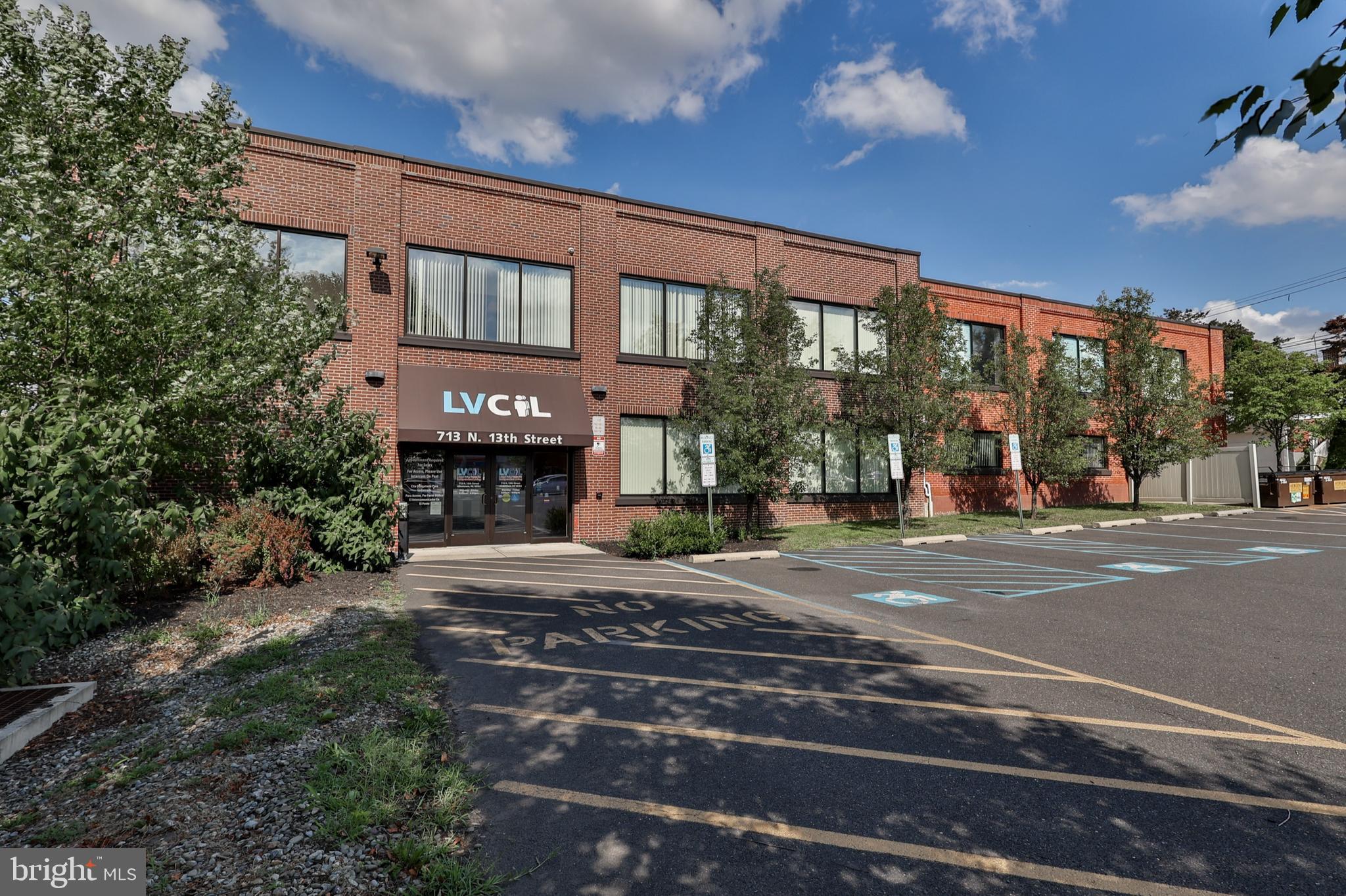 West End Allentown: Class "A' Office Building and 2 separate parking lots. Accessible to PUBLIC TRANSPORTATION and Route 22 at the 15th Street interchange. AVAILABLE FOR SALE OR LEASE - $13.50 SF (IN PART OR ALL / FEE SIMPLE OR CONDOMINIUM), total 19600 SF (9800 SF currently under lease). Ideal for urban educational facility. VIDEO TOUR AND FLOOR PLAN AVAILABLE UPON REQUEST. Financing available (subject to terms and conditions). Call listing agent for additional details