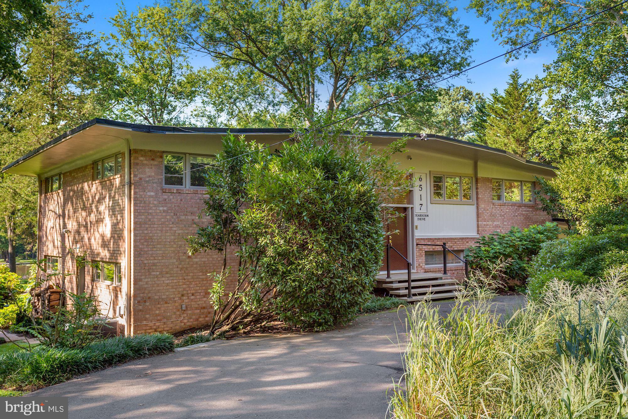 LAKE BARCROFT - Residential