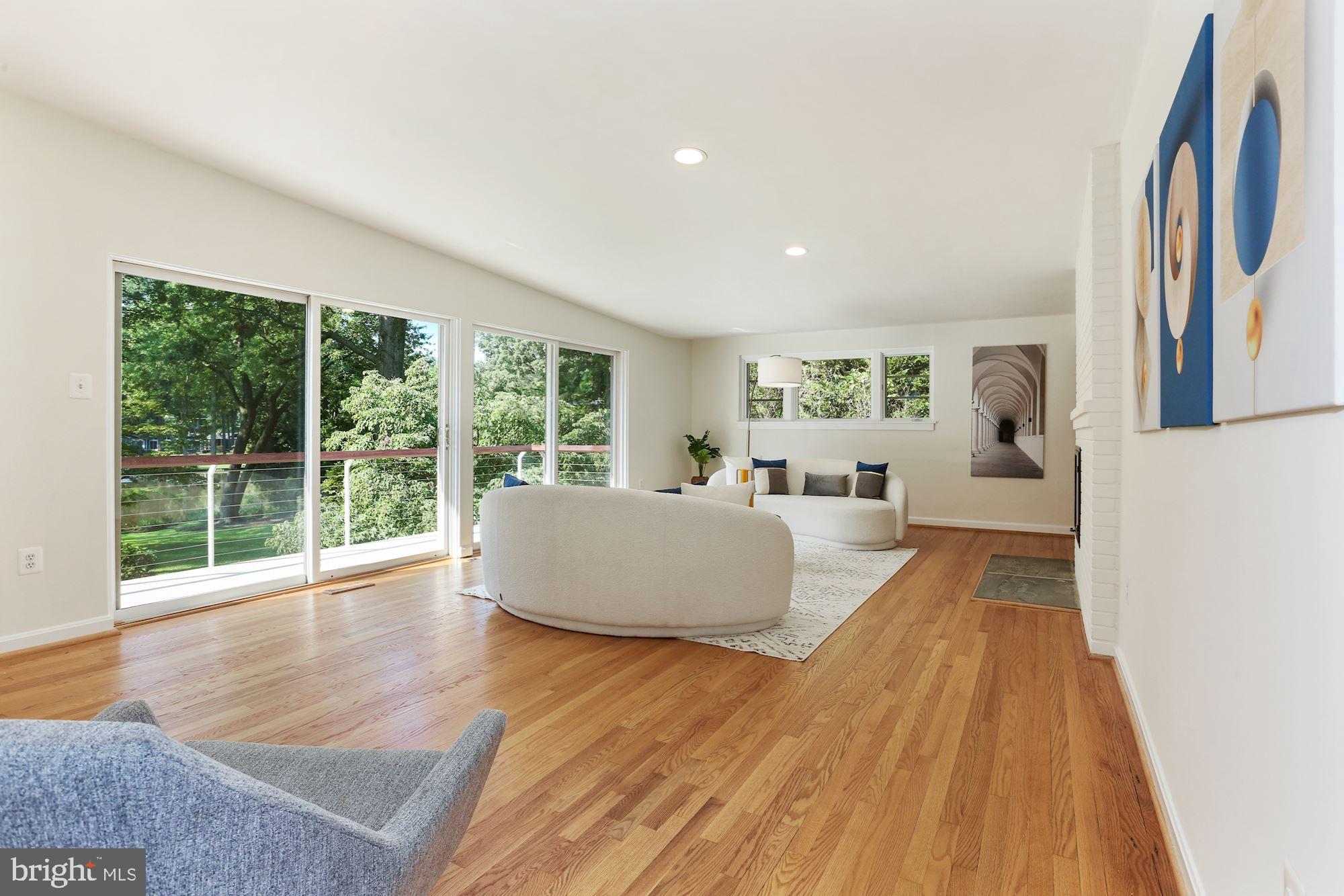 LAKE BARCROFT - Residential