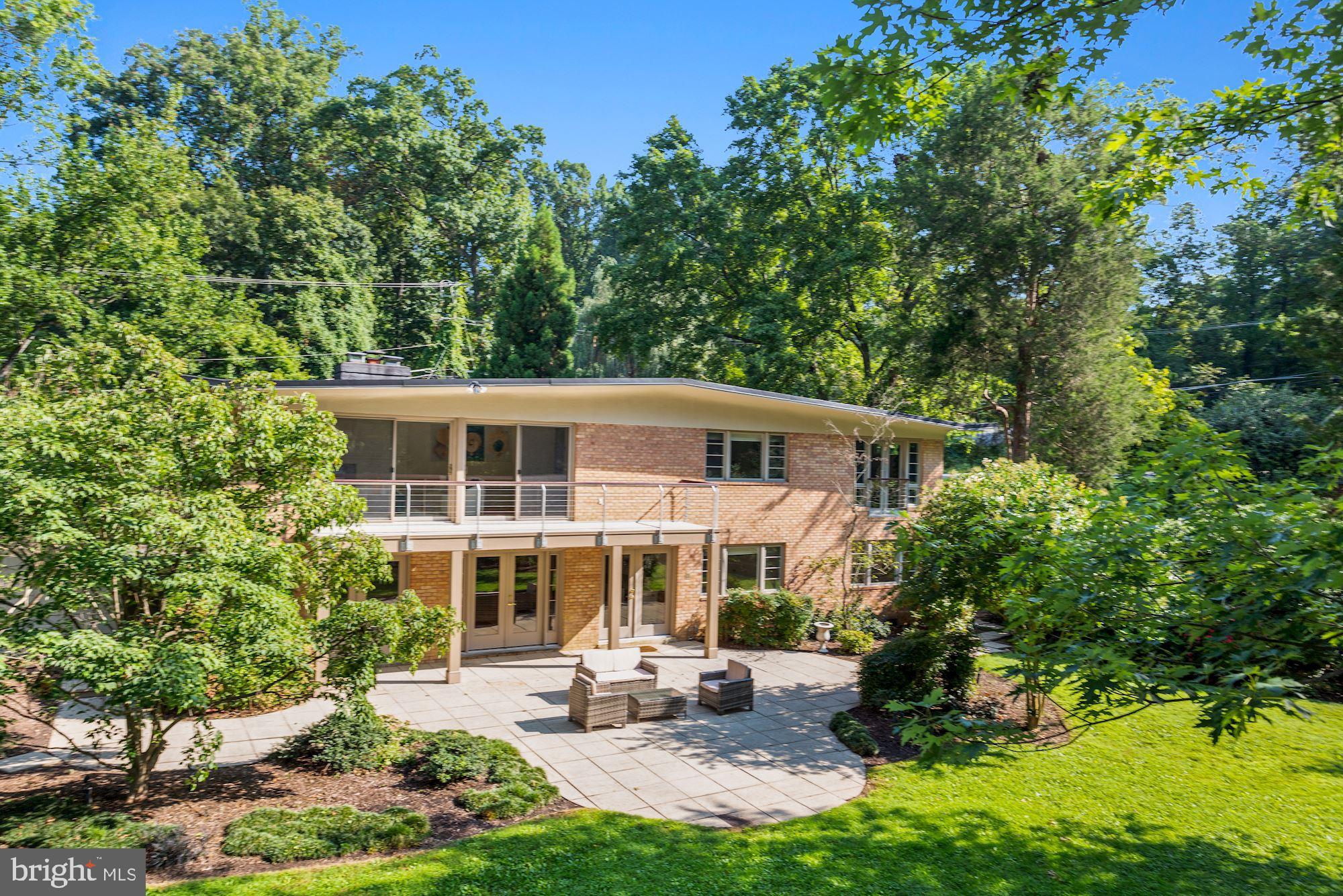 LAKE BARCROFT - Residential