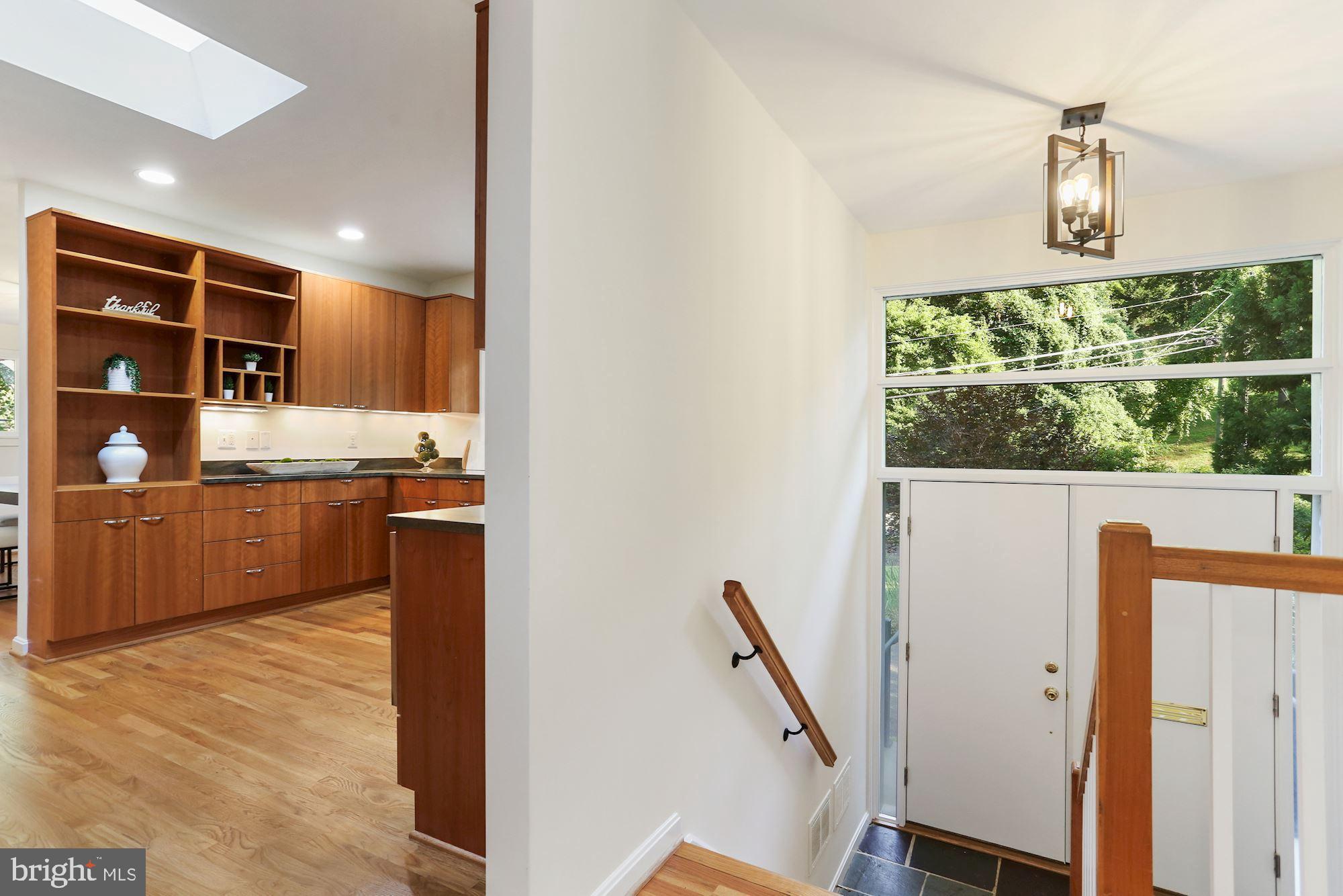 LAKE BARCROFT - Residential
