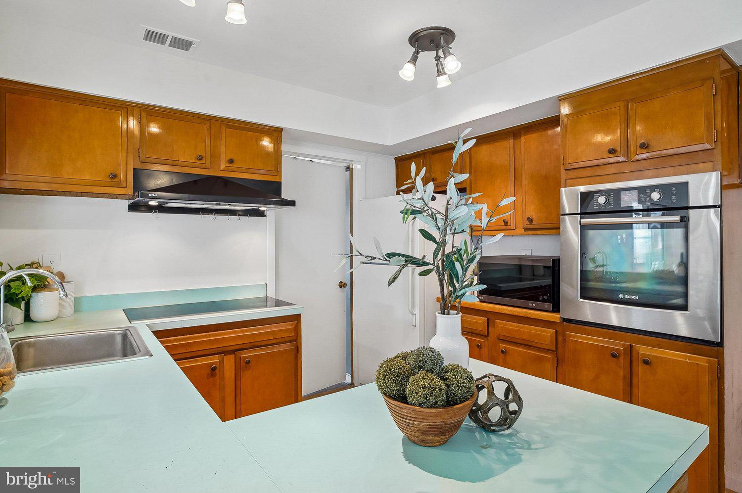 YORKTOWN AT BELAIR - Residential