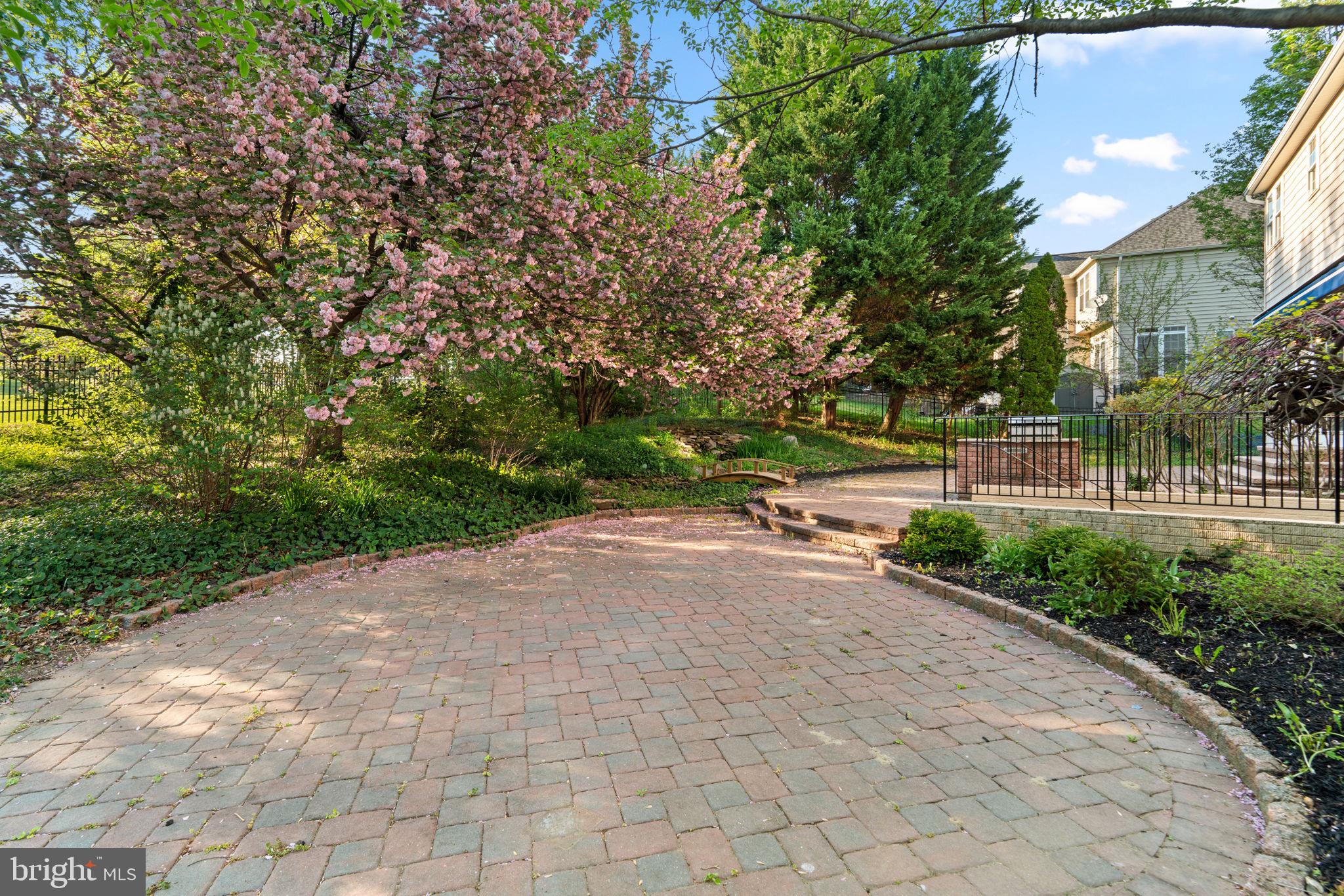 GROVEMONT - Residential