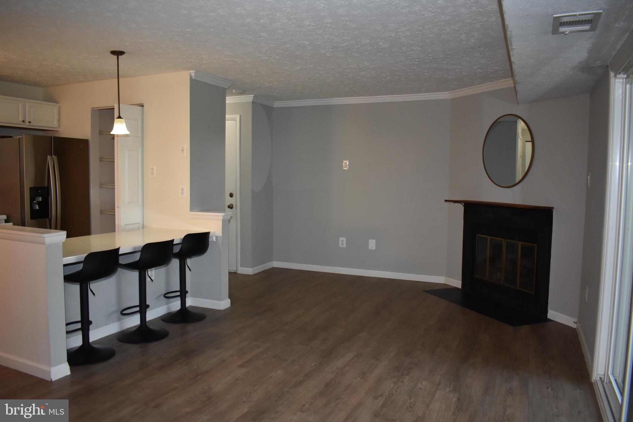 KNOLLS AT NORTH LAKE CONDOMINIUM - Residential