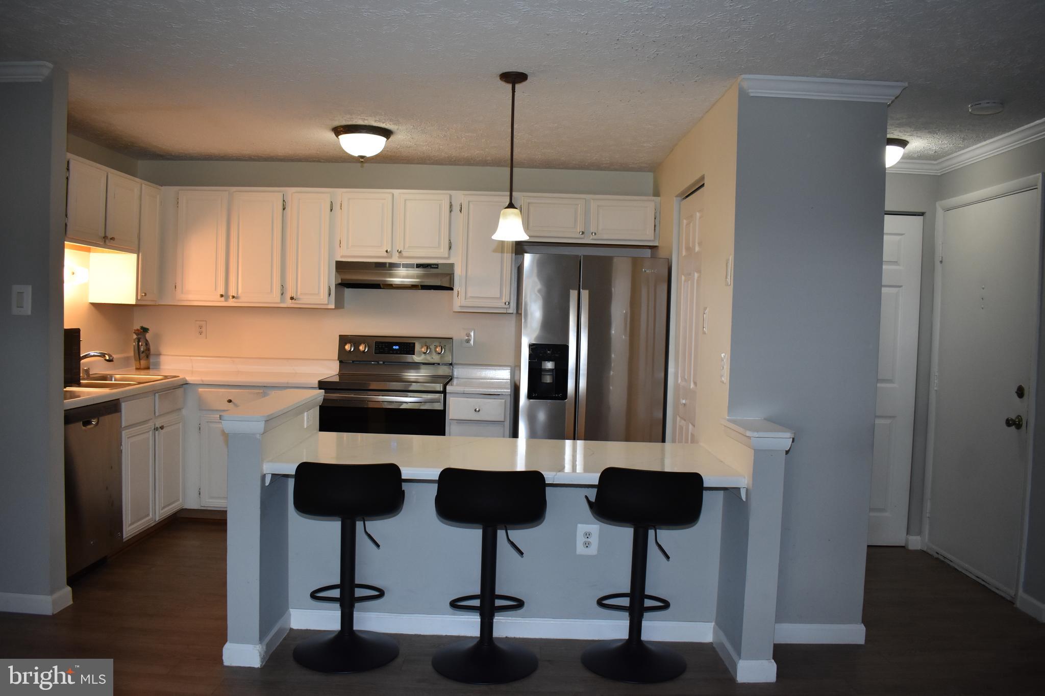 KNOLLS AT NORTH LAKE CONDOMINIUM - Residential