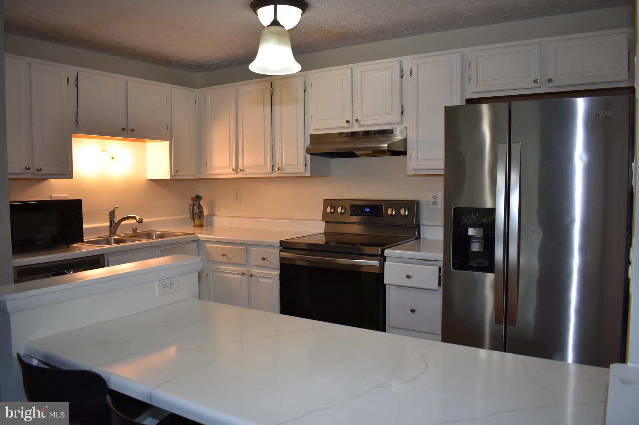 KNOLLS AT NORTH LAKE CONDOMINIUM - Residential