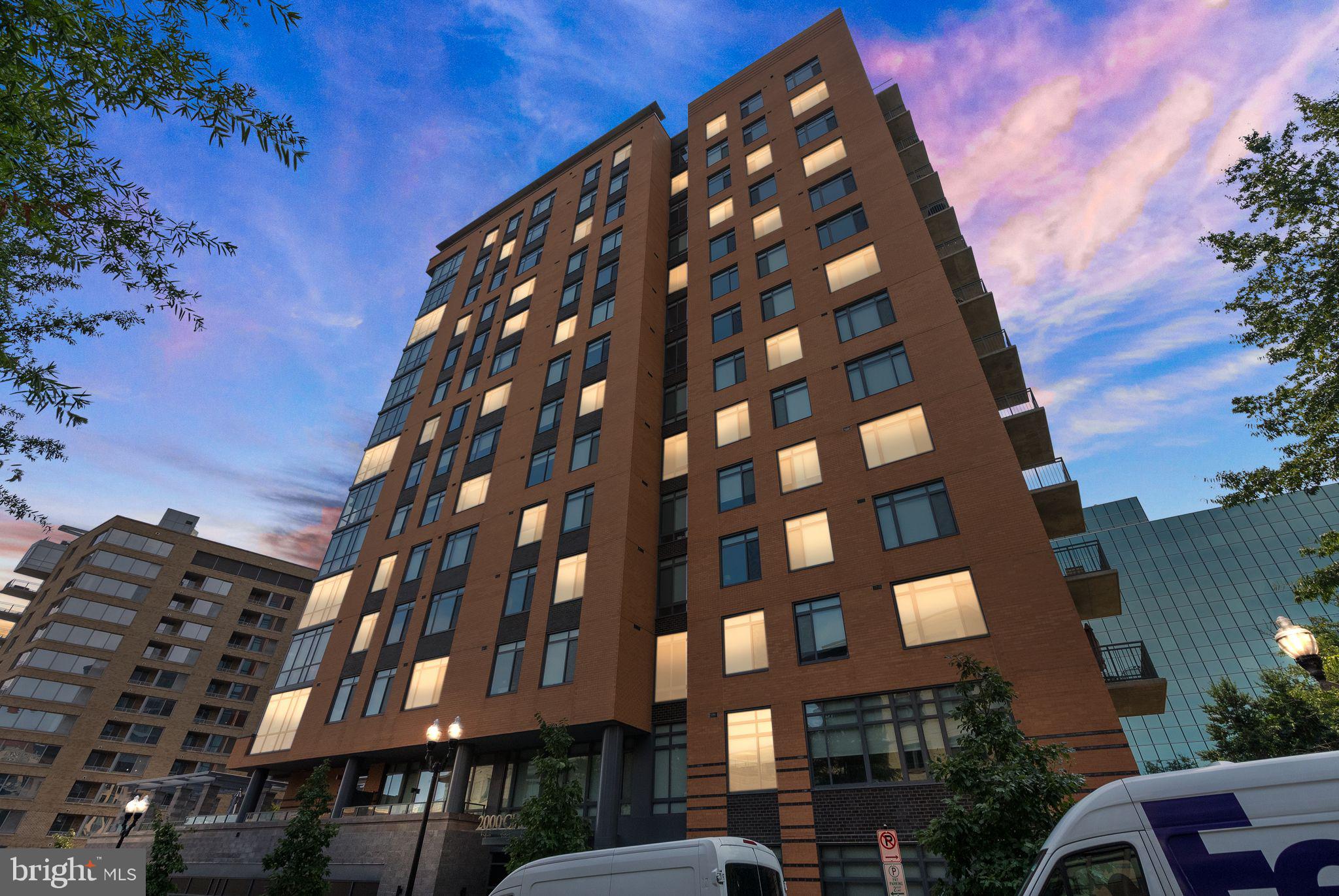 Welcome to your new home at 2000 Clarendon Blvd, Unit 1207! This stunning condo offered for rent provides modern living in the heart of Arlington. This one-bed, one-bath unit has soaring ceilings, breathtaking views and a spacious open floor plan. A dedicated garage parking space is included in your rent! 

The living area is filled with natural light and flows into the modern kitchen, which features stainless steel appliances, granite countertops, and ample cabinet space. Your own private balcony with monument views is connected to this space. 

The master suite offers a walk-in closet with custom shelving. The bathroom is both modern and functional with ample storage and a large jacuzzi tub/shower combo. 

Residents of this sought-after community enjoy access to premium amenities such as a fitness center, rooftop terrace, pool, in-unit laundry, and more. 2000 Clarendon is located just steps from the Courthouse Metro station, restaurants, shops, fitness, the farmer's market, and more. This unit offers the ultimate in urban convenience.

Don't miss the opportunity to make this exceptional condo your new home. Schedule a viewing today! Available May 1.