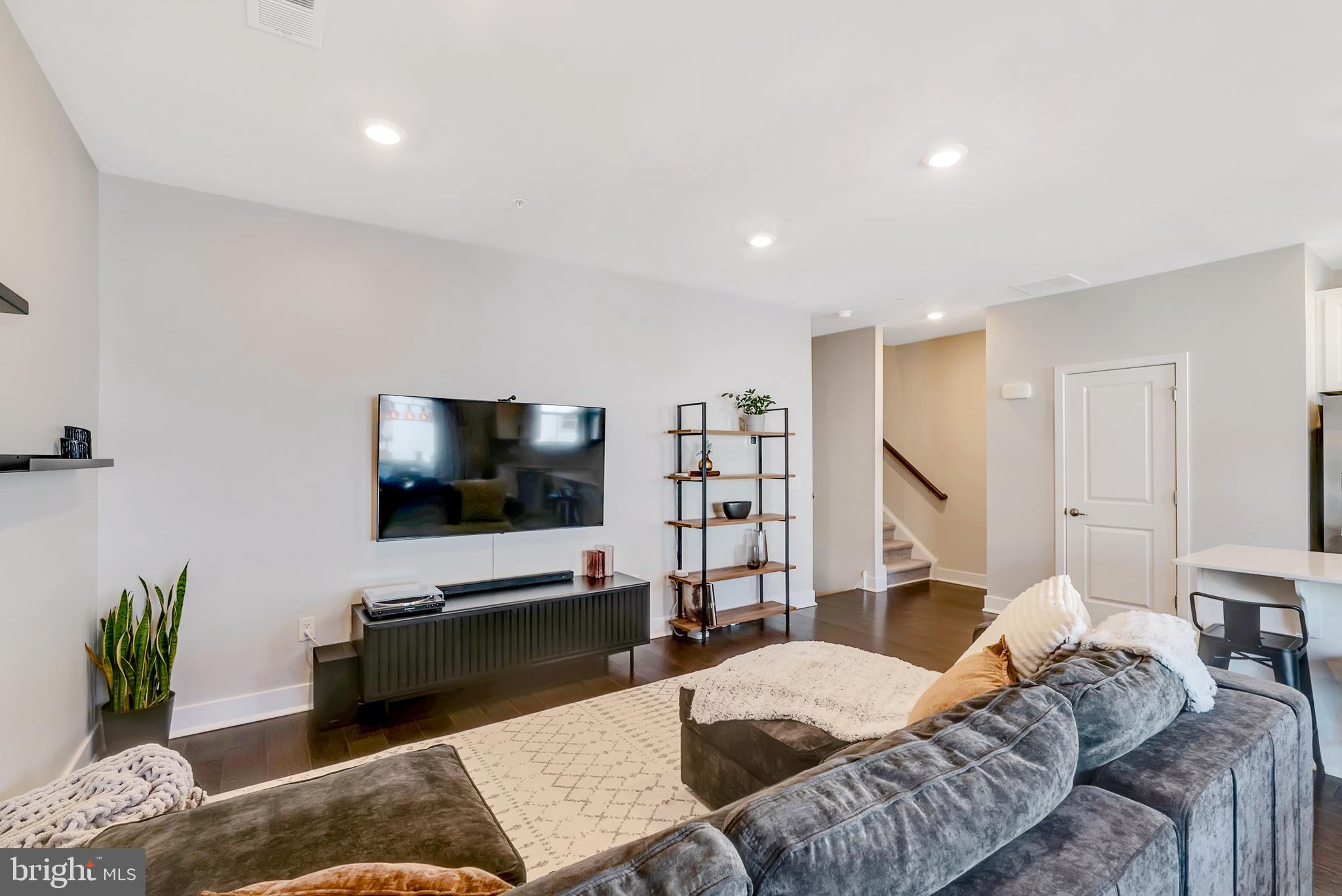 STEELPOINTE - Residential