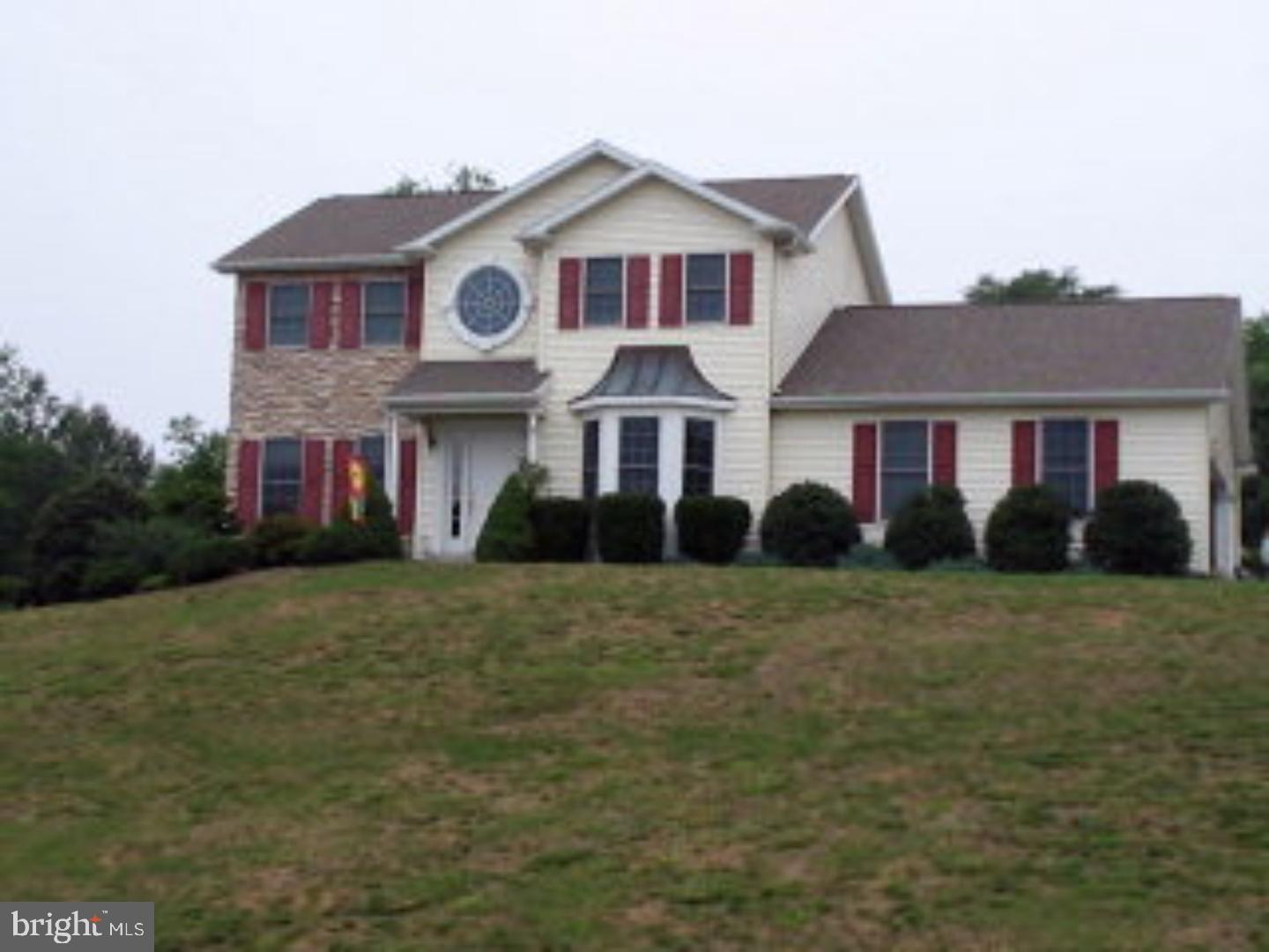 BEAUTIFUL, SPACIOUS HOME WTIH 29 HANDLE KITCHEN, 3 BEDROOMS AND 2 AND 1/2 BATHS. OPEN FOYER. CENTRAL AIR. MATURE LANDSCAPING. GRAND MASTER BEDROOM WITH LARGE WALK-IN CLOSET AND LARGE BATHROOM WITH DOUBLE SINK, BATH AND STAND UP SHOWER. 800 PLUS SQUARE FEET IN BASEMENT PARTIALLY DRYWALLED. 2 CAR GARAGE. 1ST FLOOR LAUNDRY. SPECTACULAR VIEW FOR MILES. AGENTS 10K. Color: TAN Amp: 200
