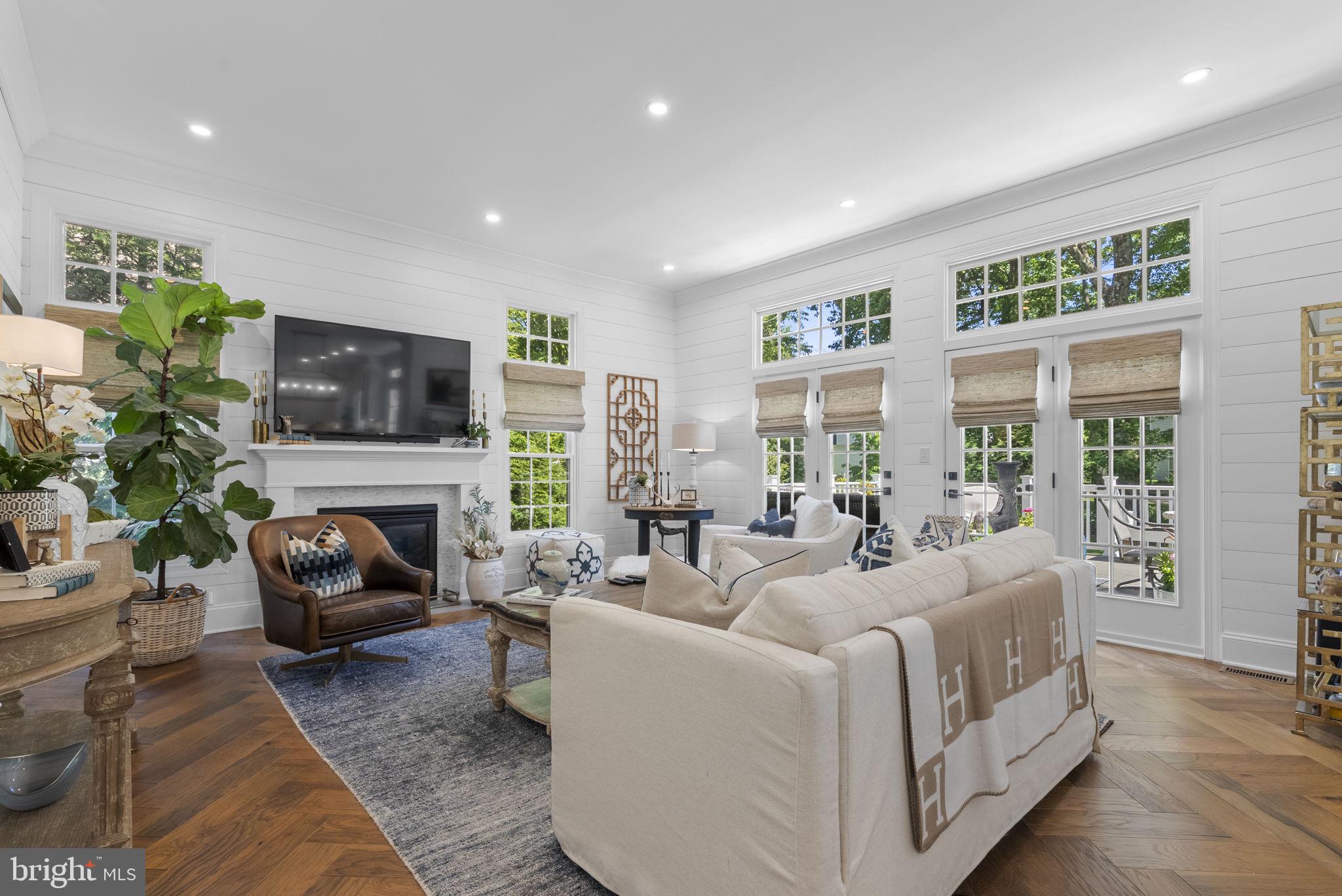 OATLAND FARM - Residential