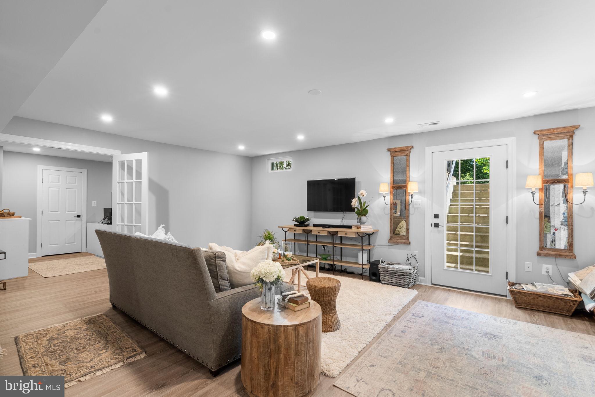OATLAND FARM - Residential