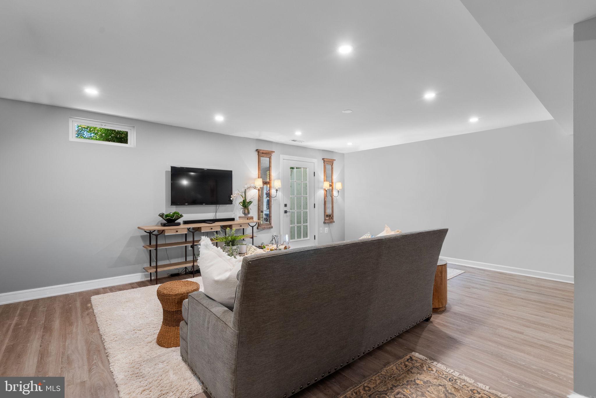 OATLAND FARM - Residential