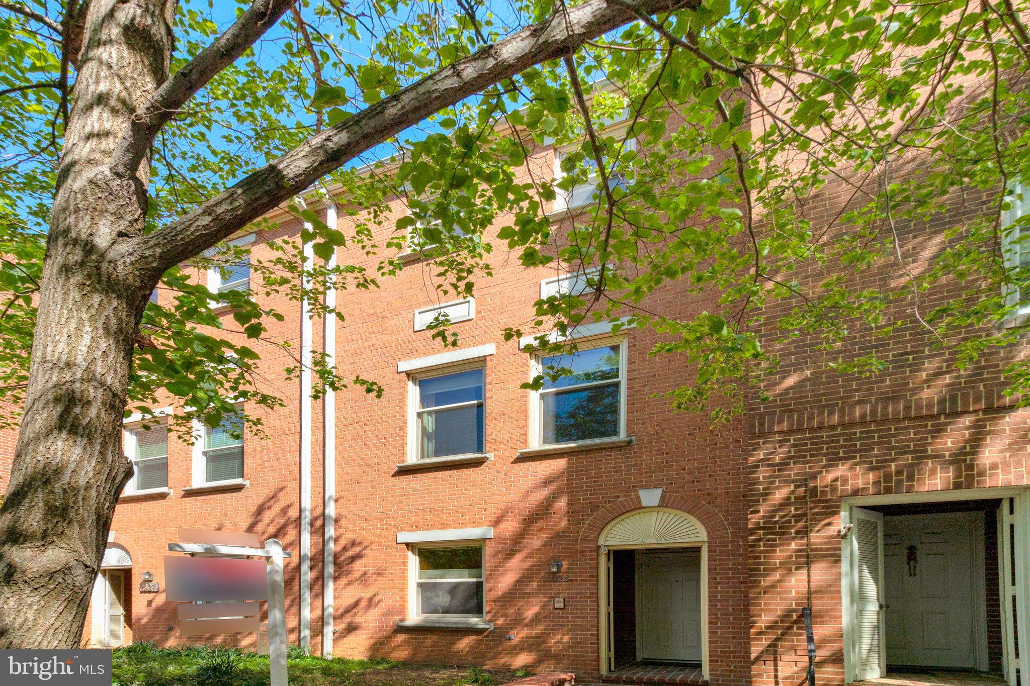 ADAMS COURT - Residential