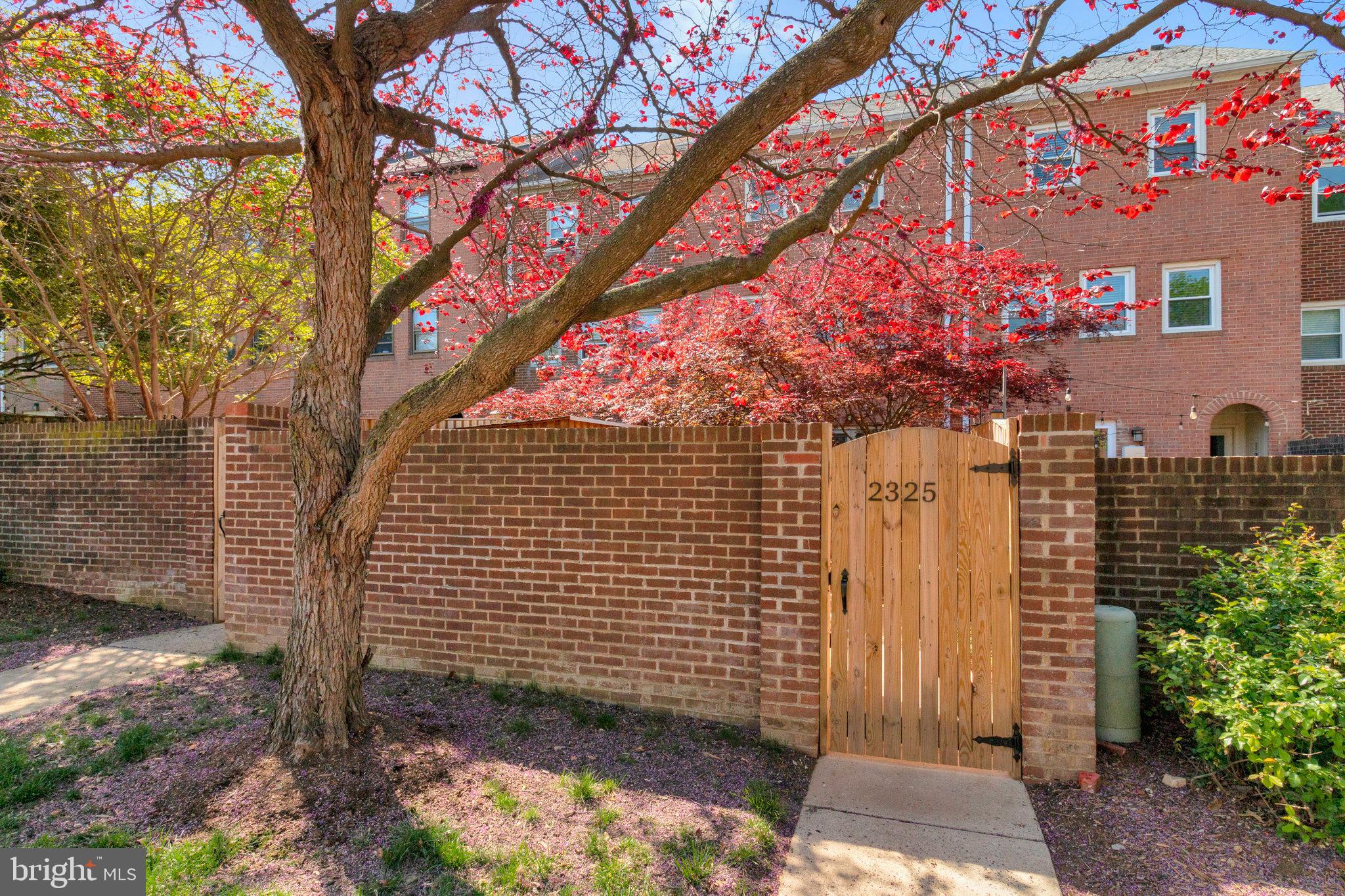 ADAMS COURT - Residential