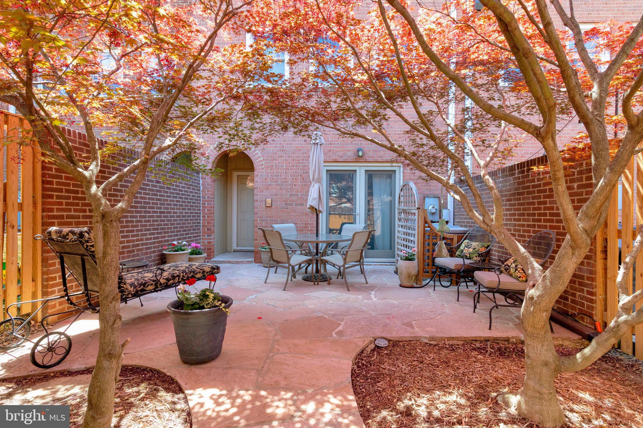 ADAMS COURT - Residential