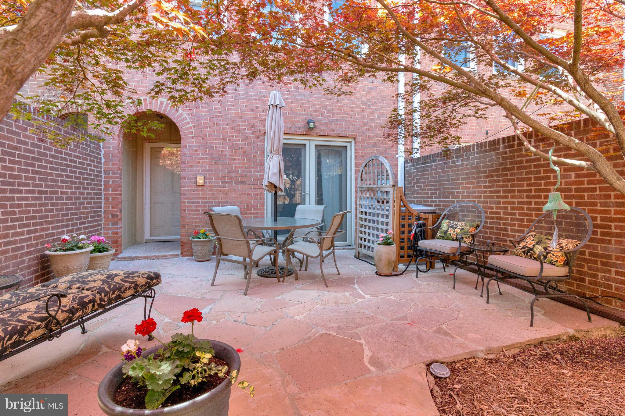 ADAMS COURT - Residential