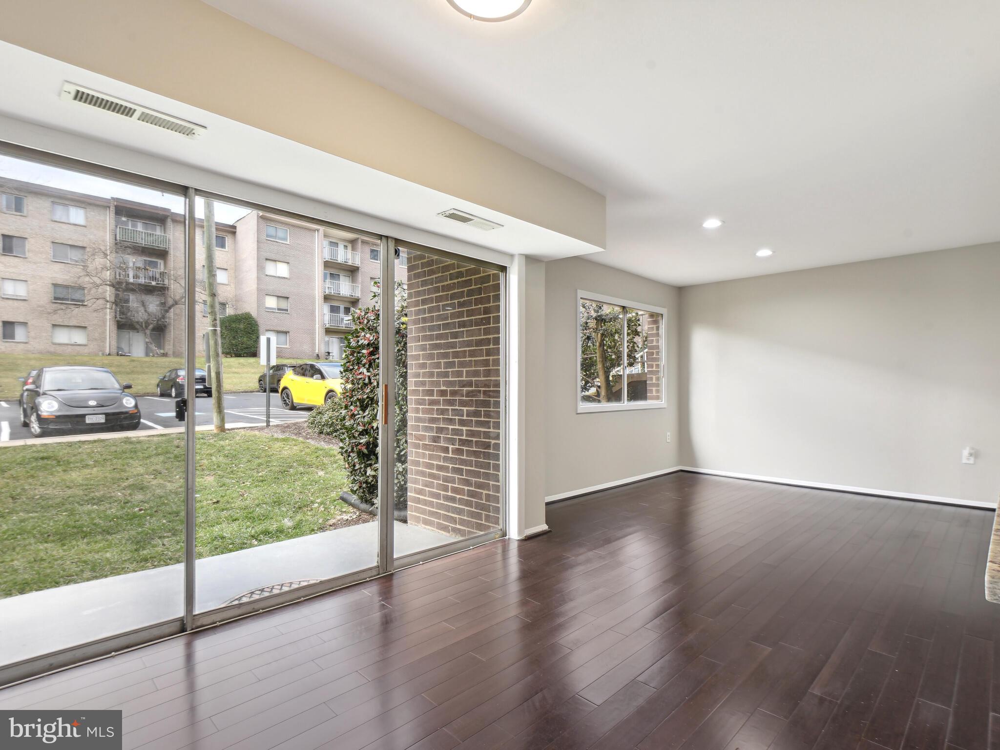 OCCOQUAN RIDGE CONDO - Residential