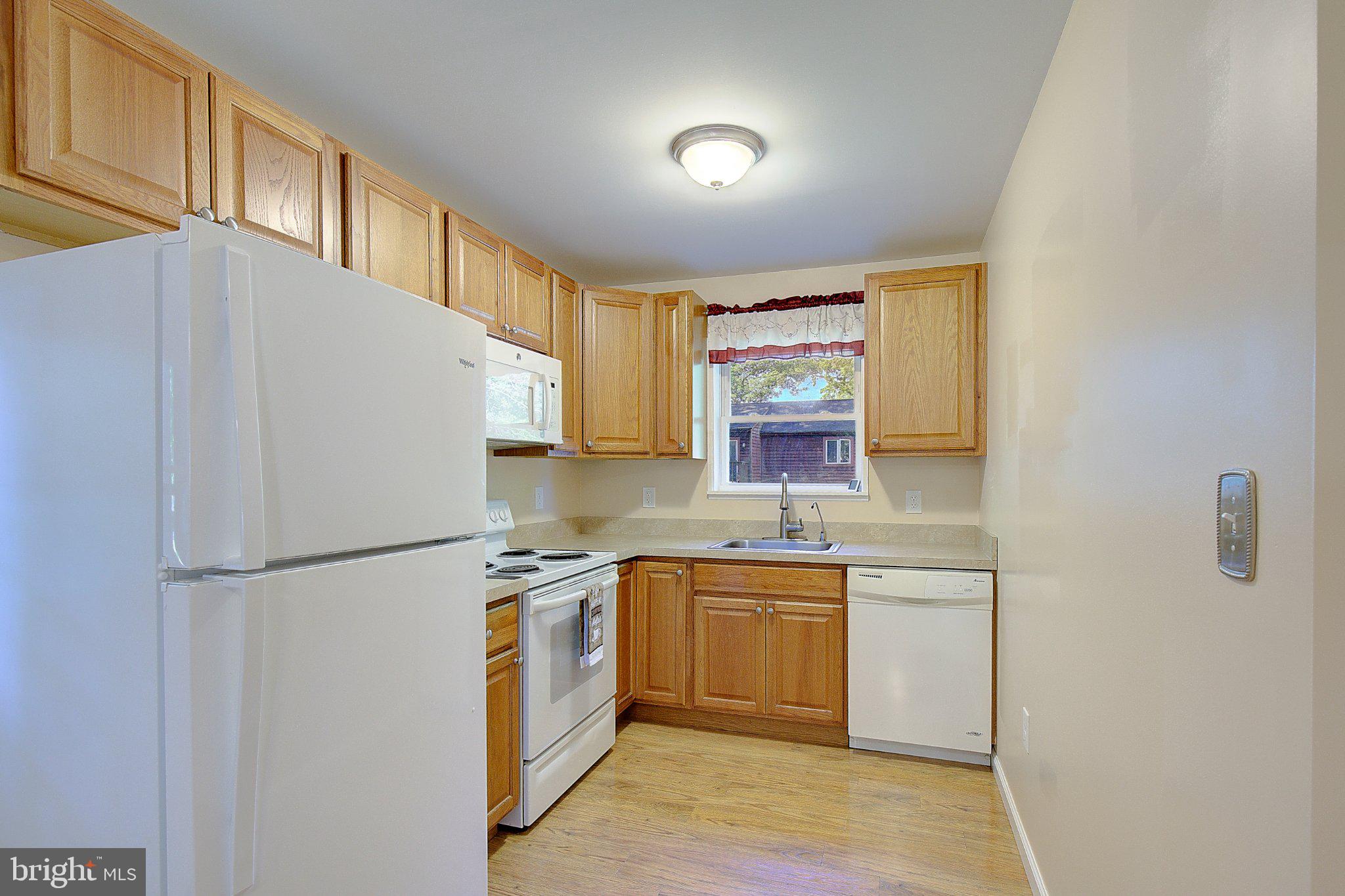 WOODLAND BEACH - Residential