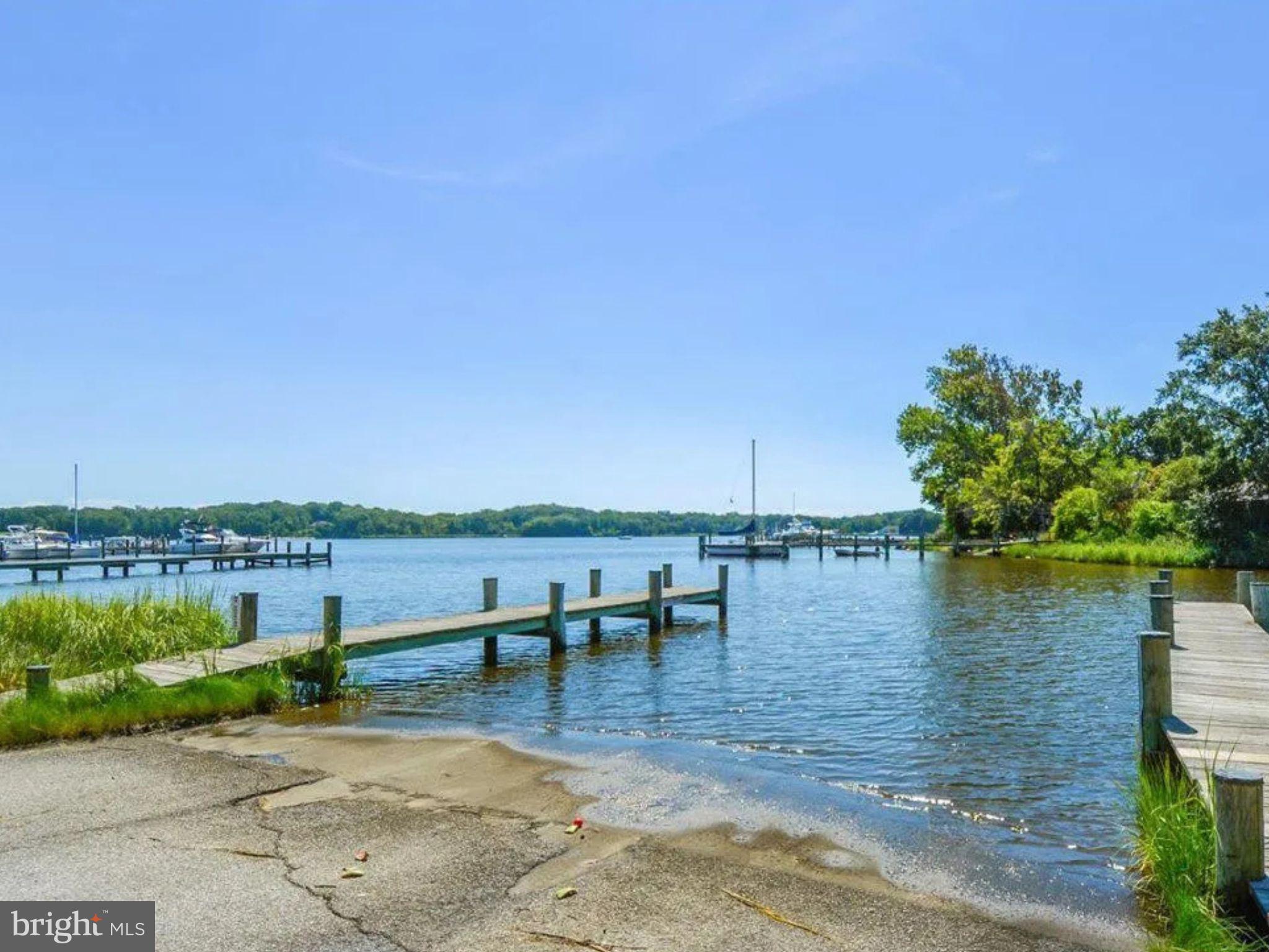 WOODLAND BEACH - Residential