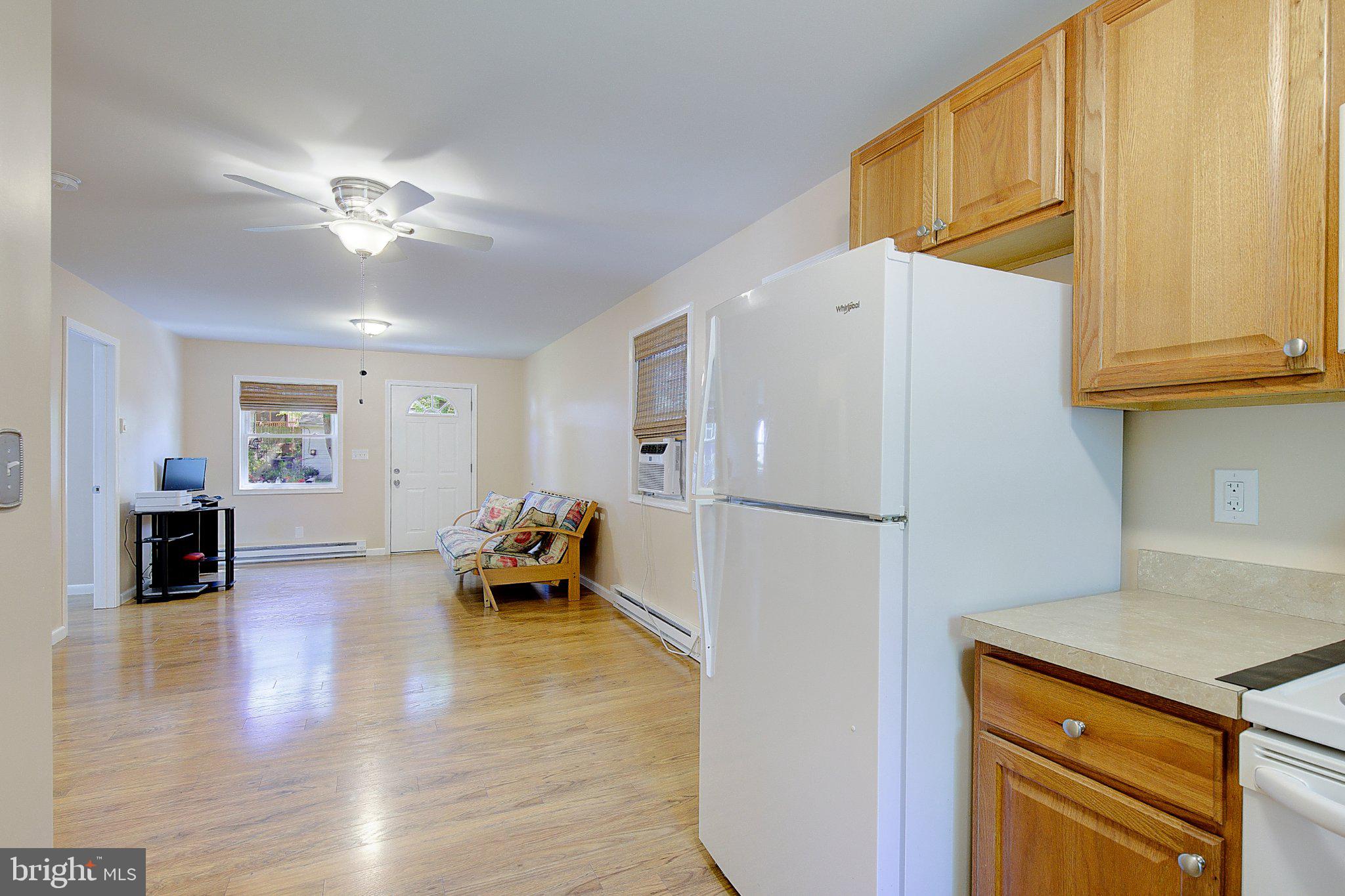 WOODLAND BEACH - Residential