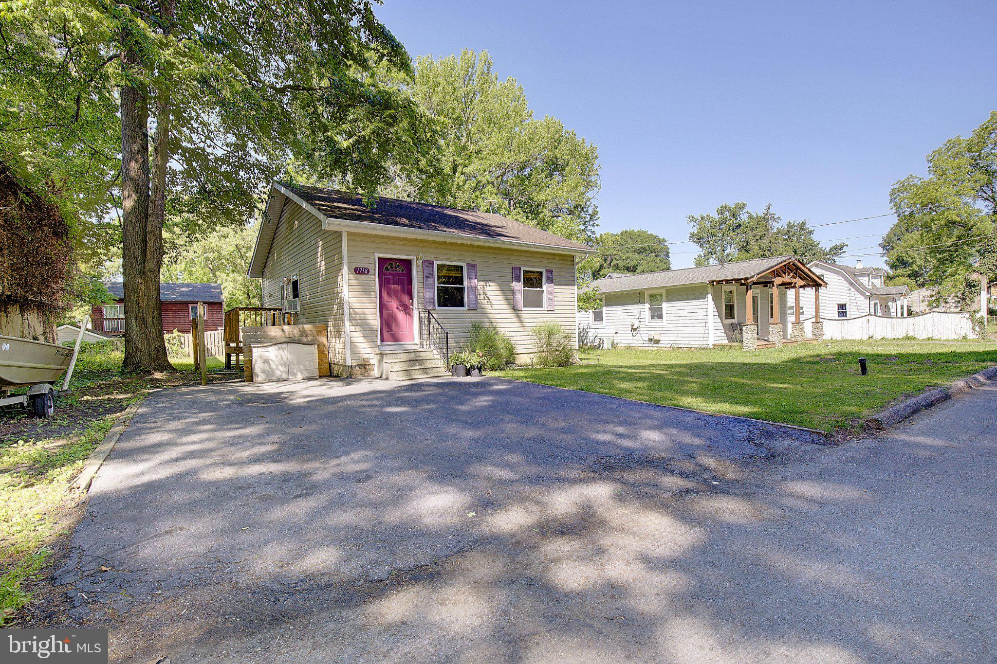 WOODLAND BEACH - Residential