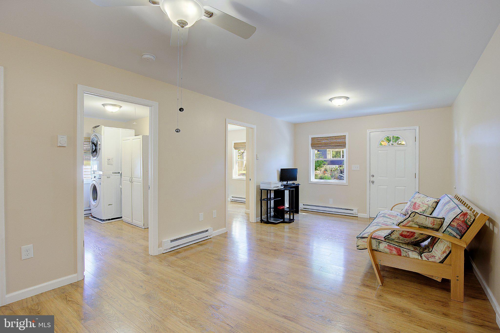 WOODLAND BEACH - Residential