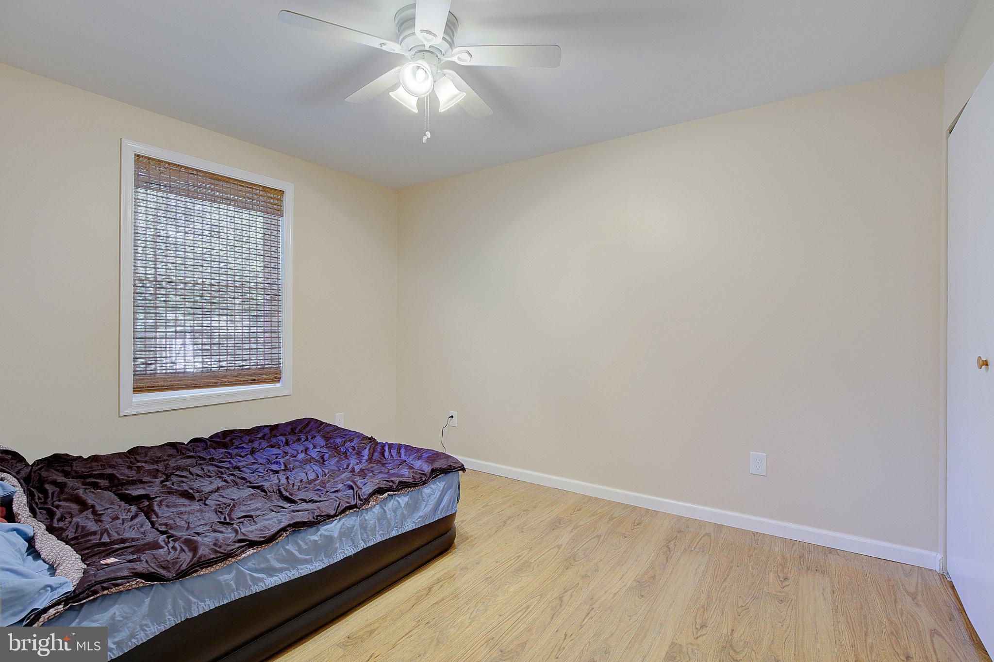 WOODLAND BEACH - Residential
