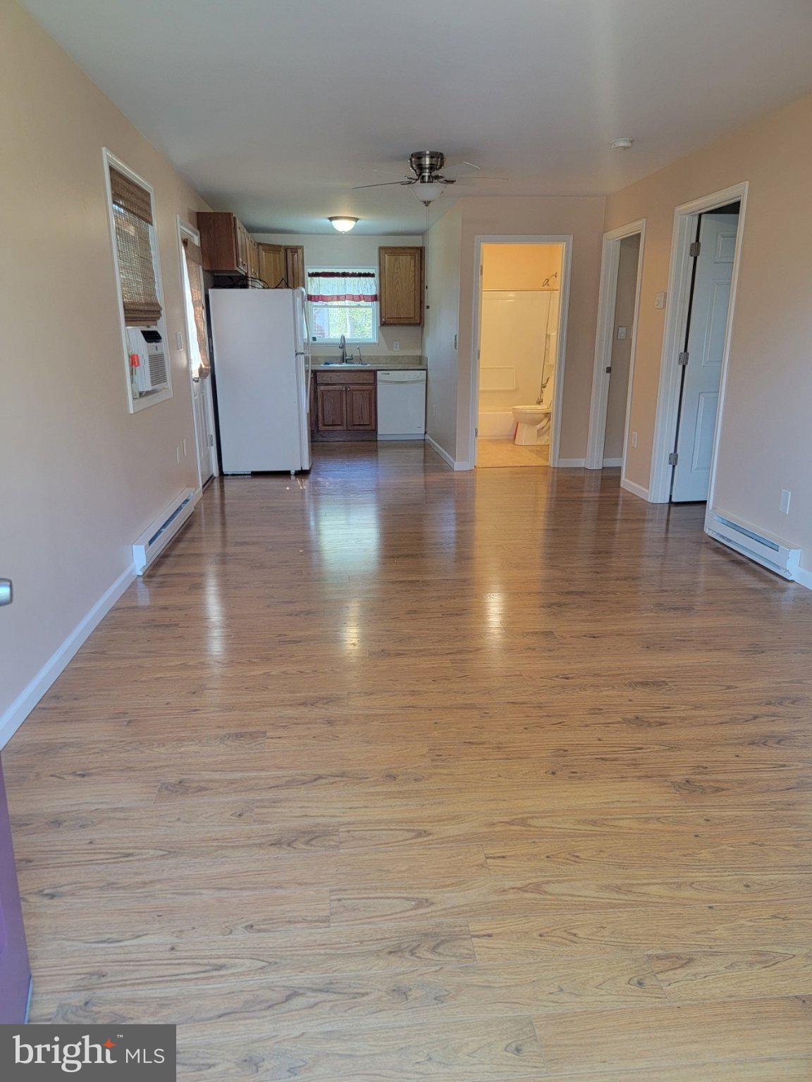 WOODLAND BEACH - Residential