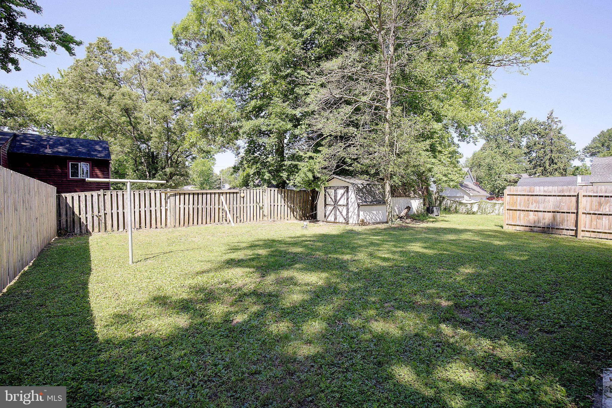 WOODLAND BEACH - Residential