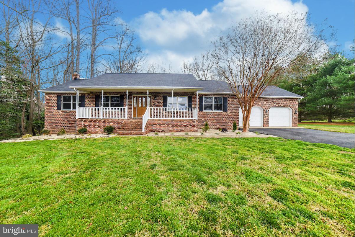 Agents please bring your non-contingent Buyers!  This custom built rambler with newly renovated kitchen, fresh paint and carpet is move in ready. Bright open floor plan and generous size bdrms. Full finished basement has unlimited possibilities for entertaining, home gym, potential 4th bdrm and more. Nice 1 acre lot with backyard patio, backs to trees.Oversized 2 car garage.Great location