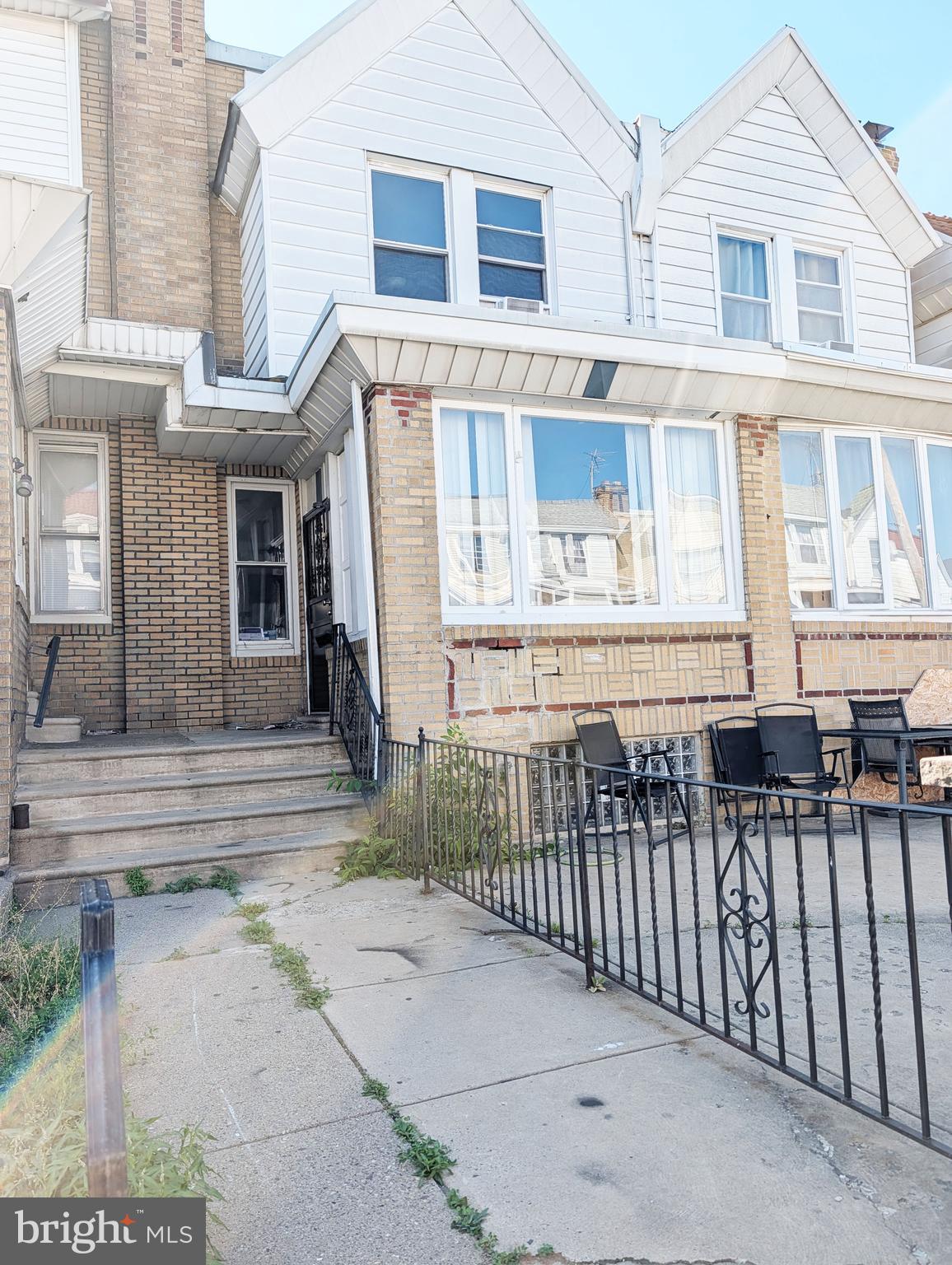 Huge House in the quiet location a minute away from Castor Ave and Roosevelt Blvd. Vinyl water-proof flooring.  Large basement space and garage space. Don't miss the opportunity to own a large and beautiful home for yourself